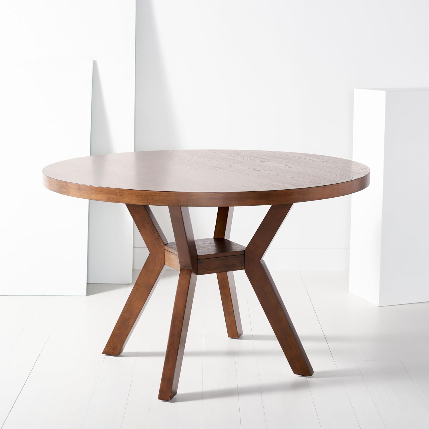 SAFAVIEH Couture Collection Luis Medium Oak Round Dining Table