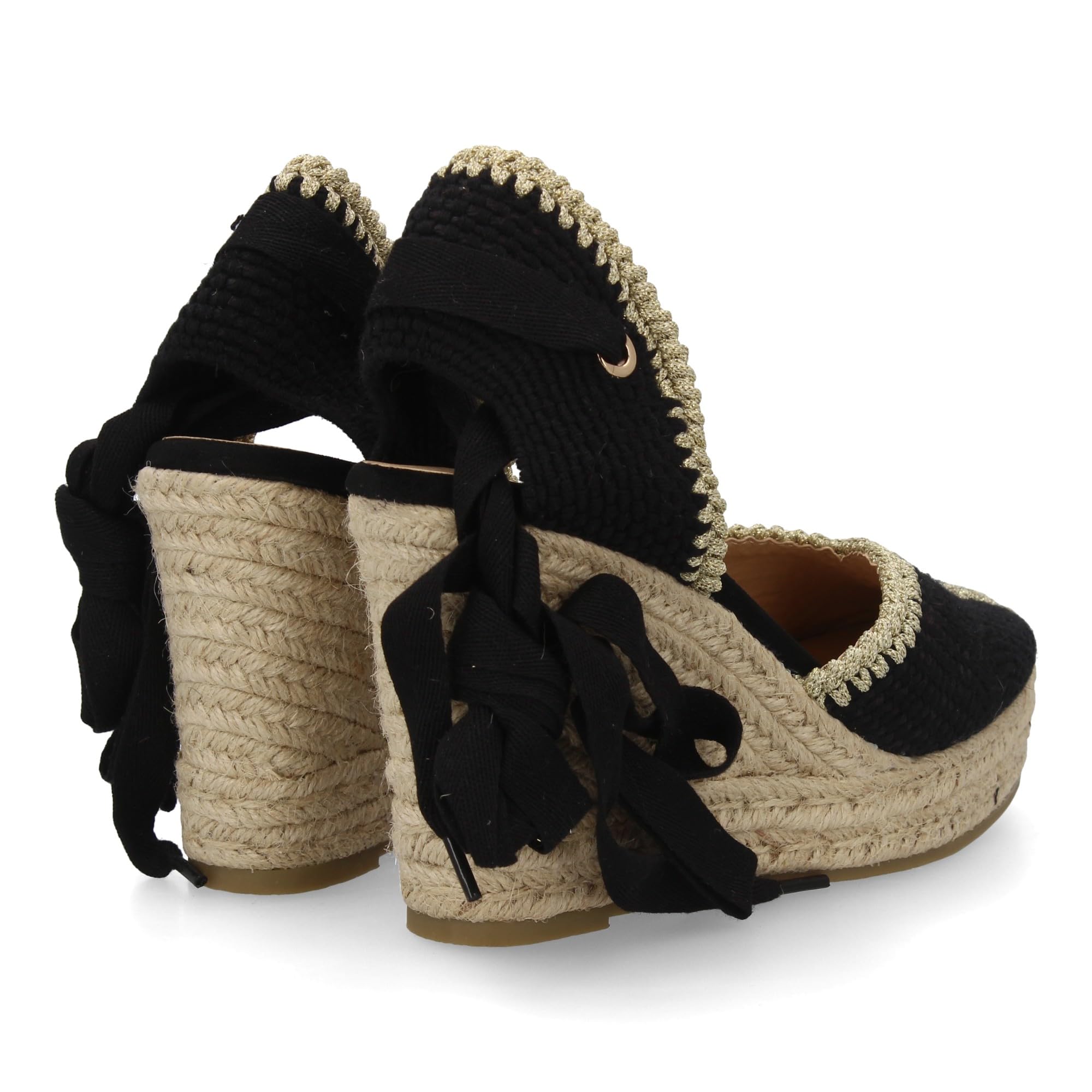 shoes&blues.es Alpargata de Mujer con Ribete Decorativo destaca por su Altura con Cuna Acolchada de Esparto. Cierre de Cintas. Un Modelo Comodo y Ligero para Verano.