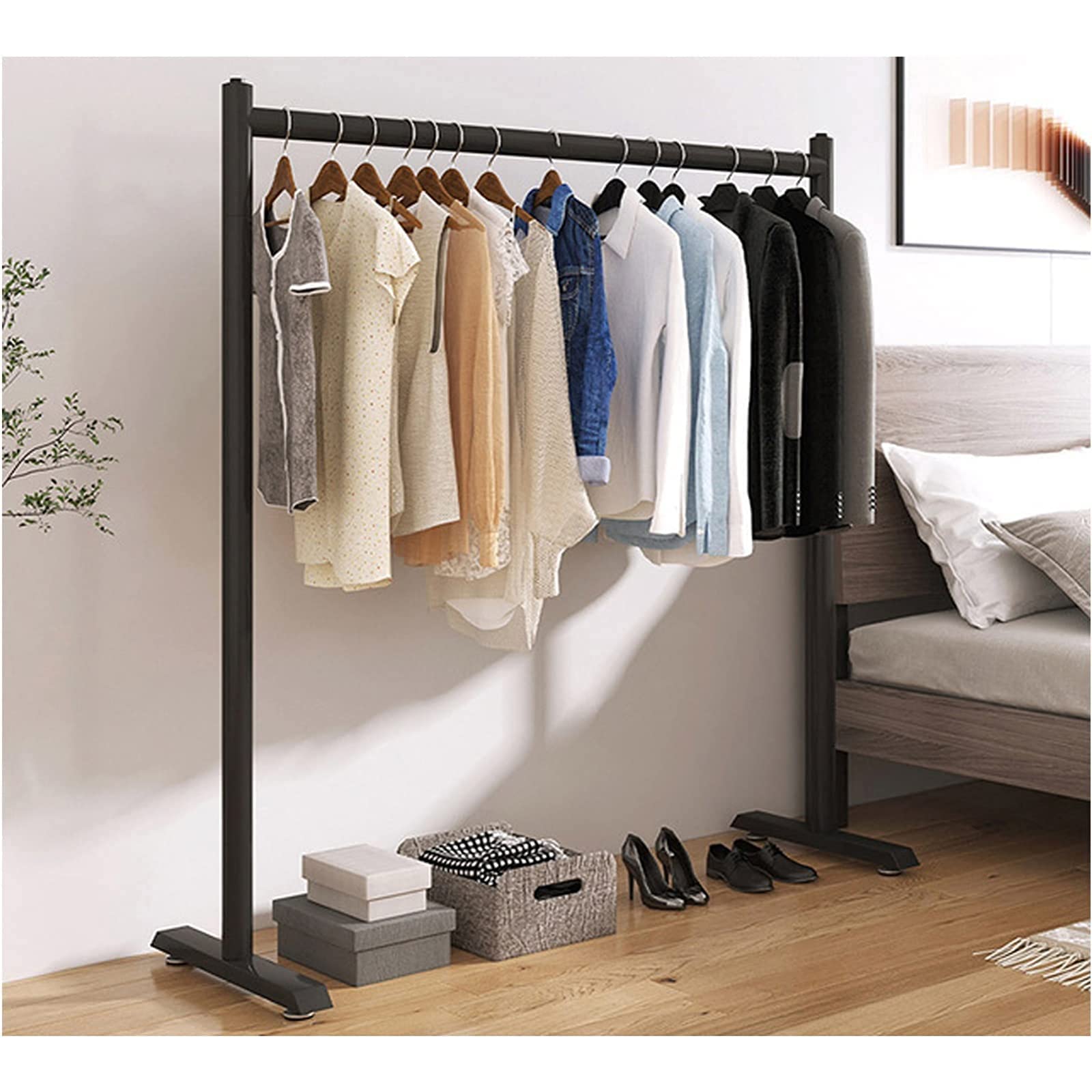 Portant solide en métal pour une penderie élégante de bureau ou de chambre