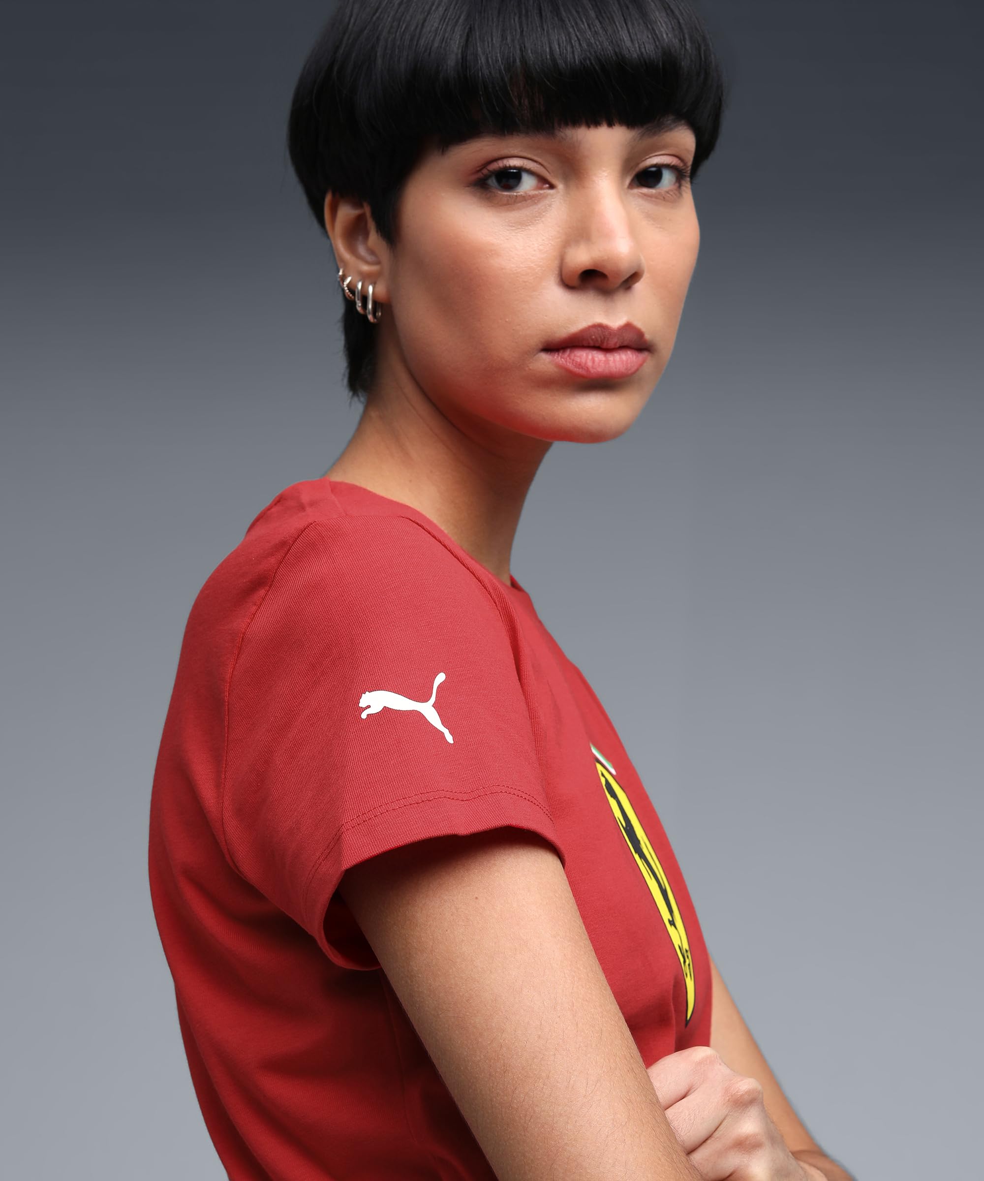 PUMA Scuderia Ferrari F1 T-Shirt Donna con Grande Logo Scudetto