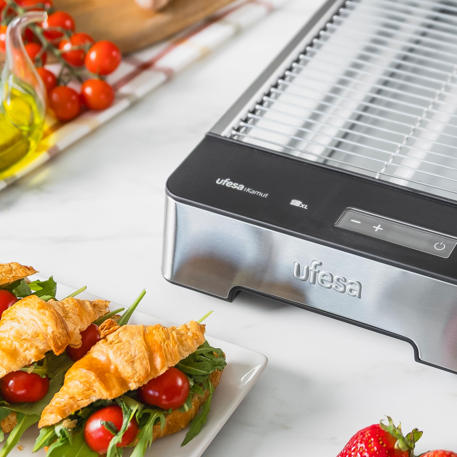 Ufesa Kamut - Tostapane piatto da 1000 W, con 3 resistenze, tostapane orizzontale in acciaio inox, misura XL per 4 fette, 6 livelli, schermo tattile, evidenziare e sbrinare, vassoio raccogli briciole