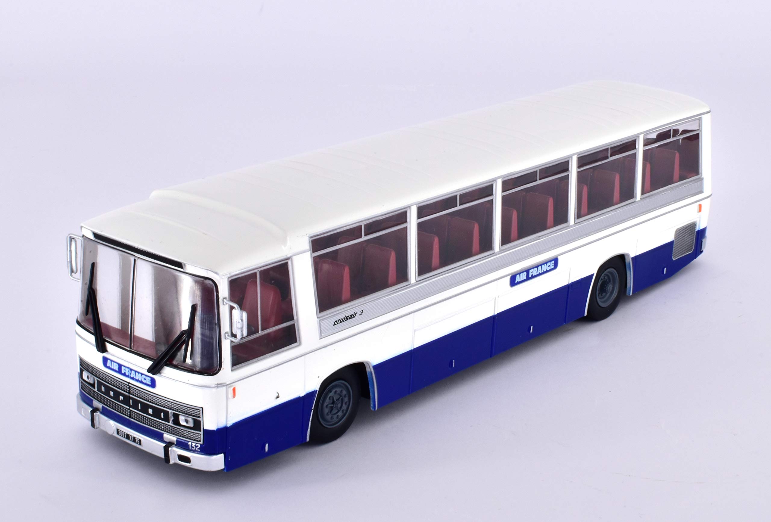 OPO 10 - Bus compatible with BERLIET CRUISAIR 3 AIR FRANCE/France 1969 Bus Collection 1/43 -BUS085