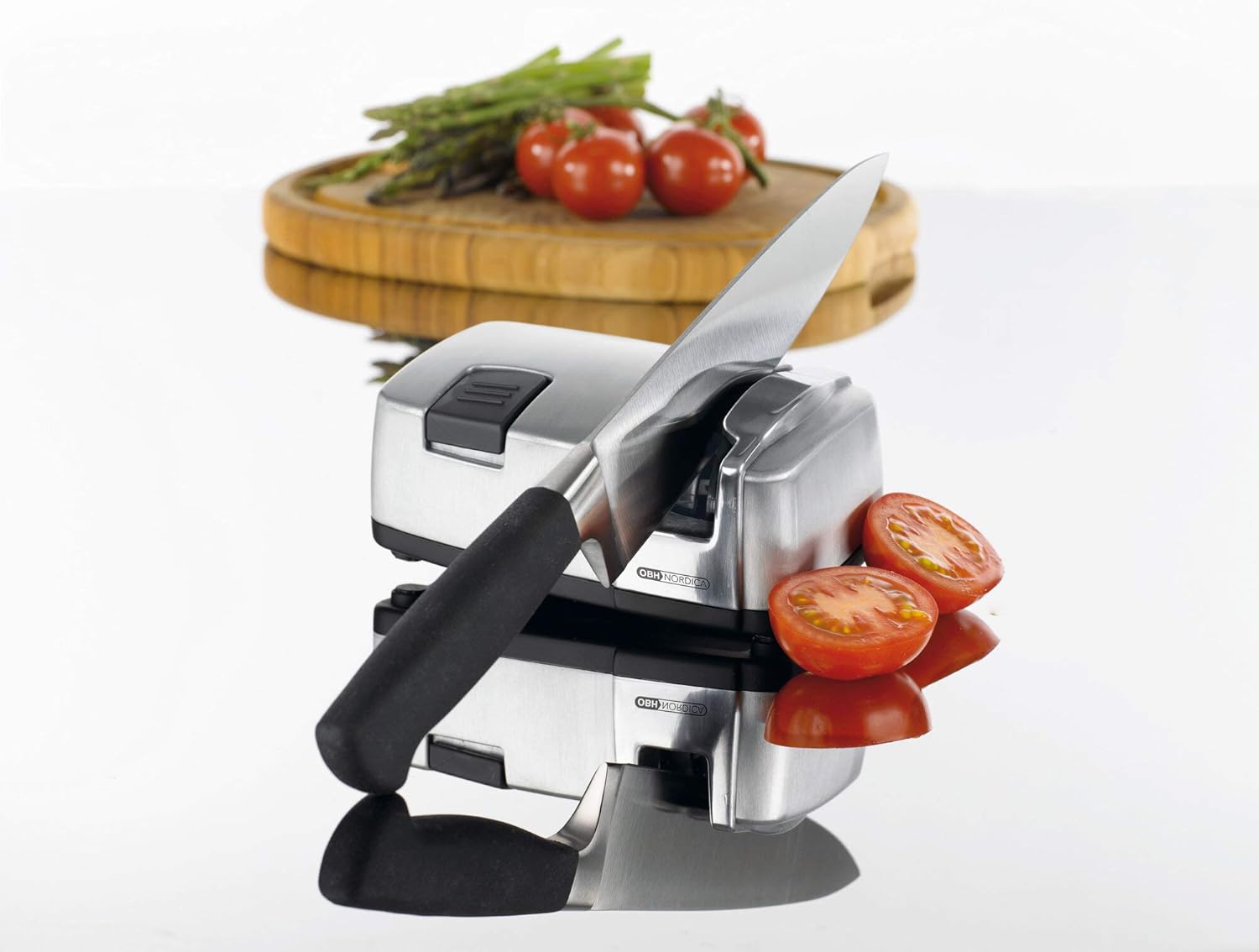 Knife sharpening in progress with OBH Nordica SharpX