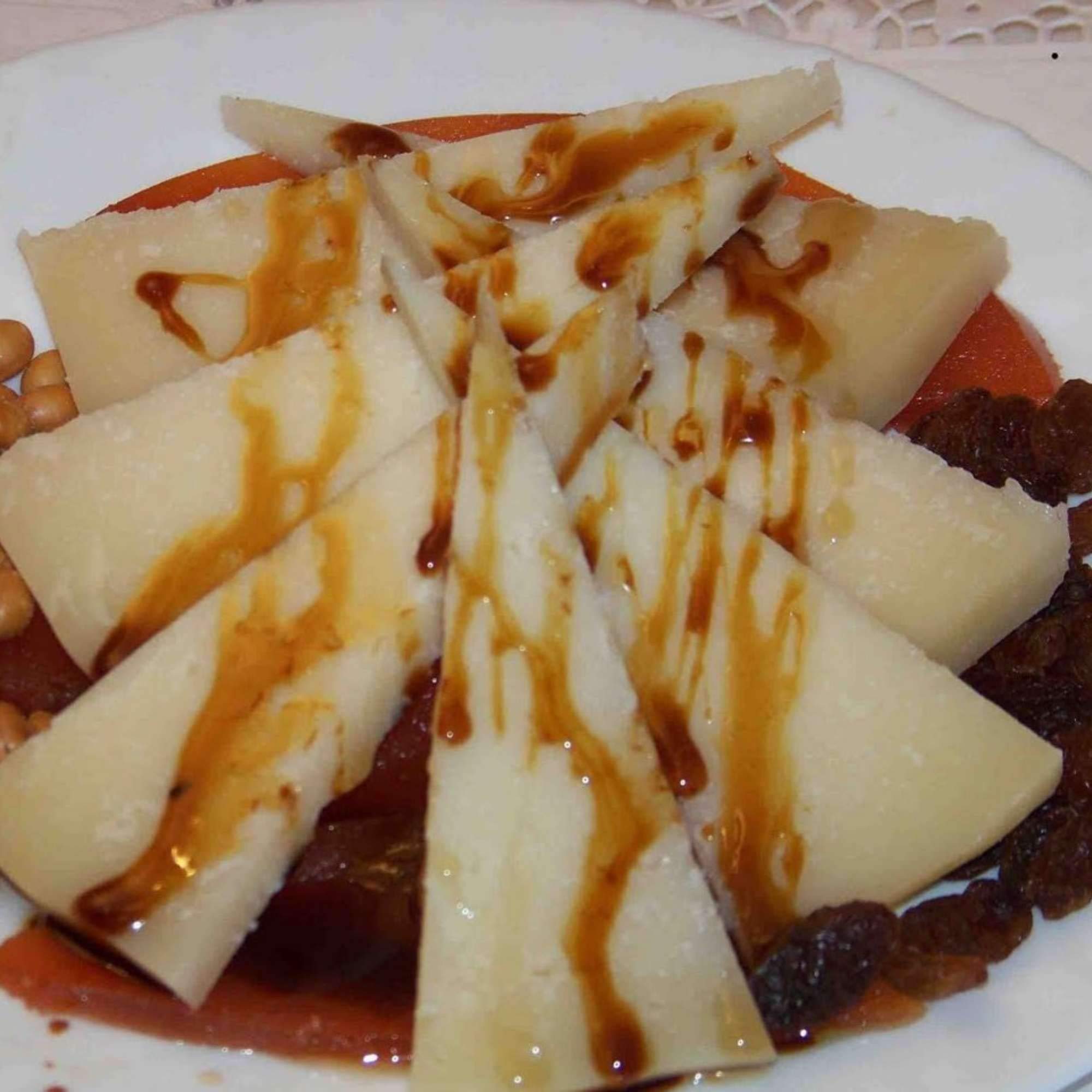 Queso Idiazabal Blanco - Elaborado con Leche Cruda de Oveja Latxa - Peso Aproximado 1000 gramos - Ideal para comer solo o acompañado - Queso de Oveja Idiazabal