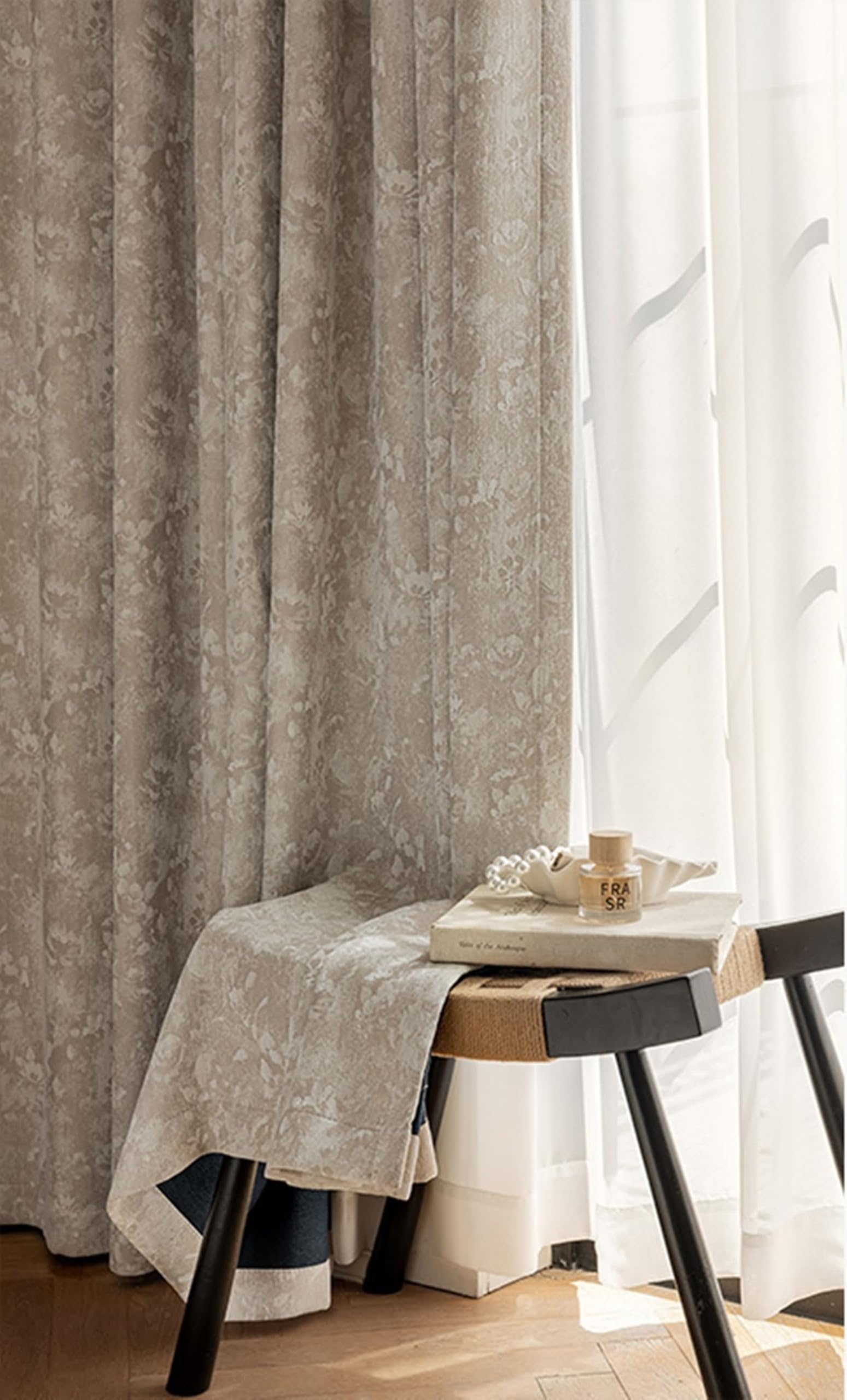 Rideaux salon jacquard occultants contre le froid et la lumière