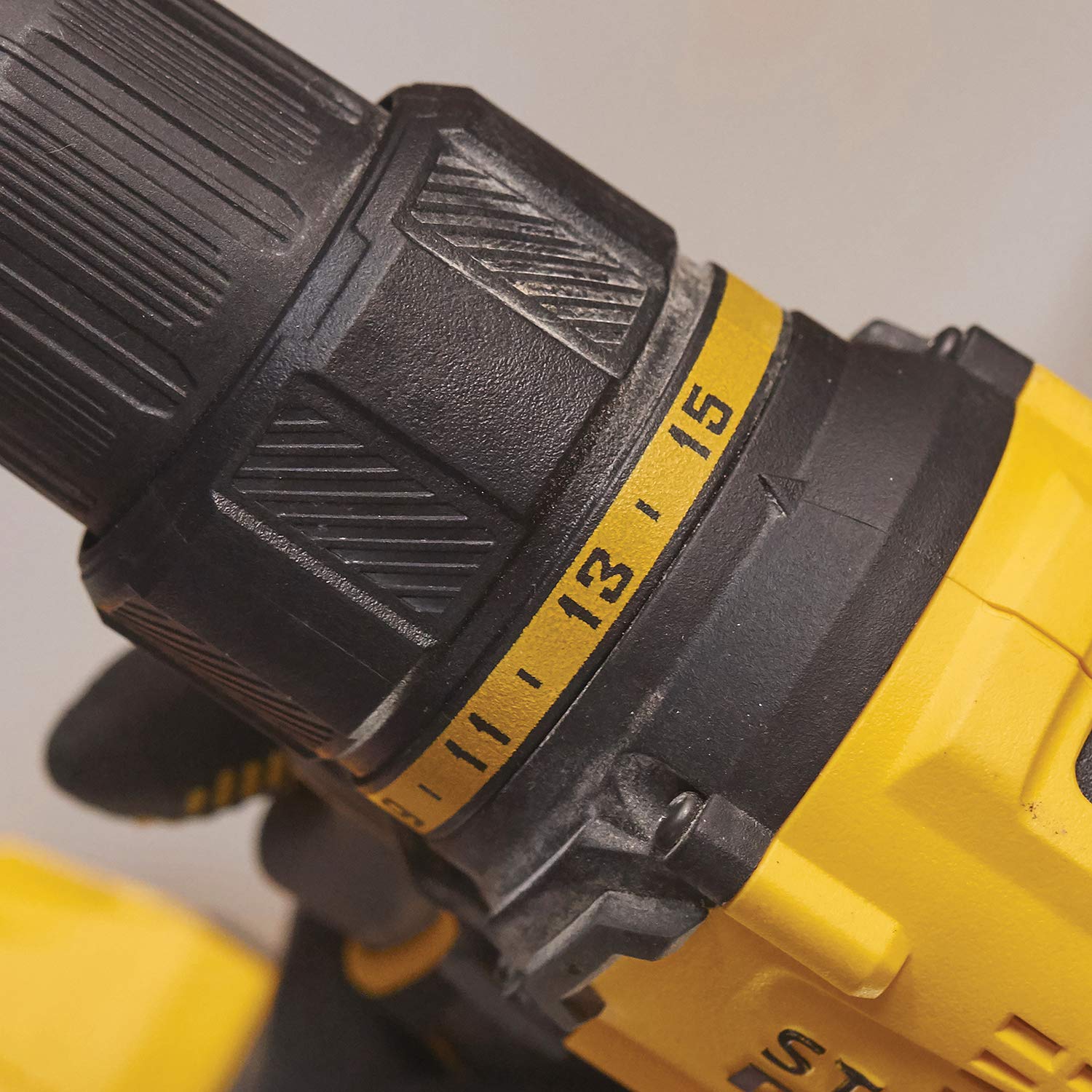 STANLEY FATMAX SFMCD710D2K-QW - TALADRO ATORNILLADOR V20 LI-ION 18V BRUSHLESS CON 2 BATERÍAS 2Ah, CARGADOR Y MALETÍN