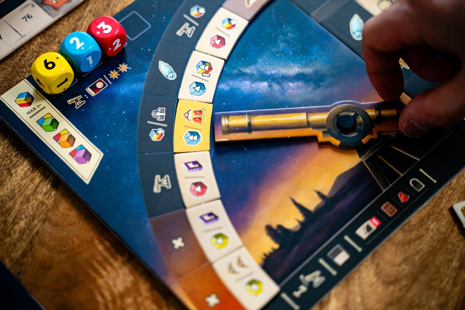 Capstone Games | Galileo Galilei | Juego de Mesa | Eurogame de Selección de Acciones para Toda la Familia | 1–4 Jugadores | Edades 14+ | Inglés