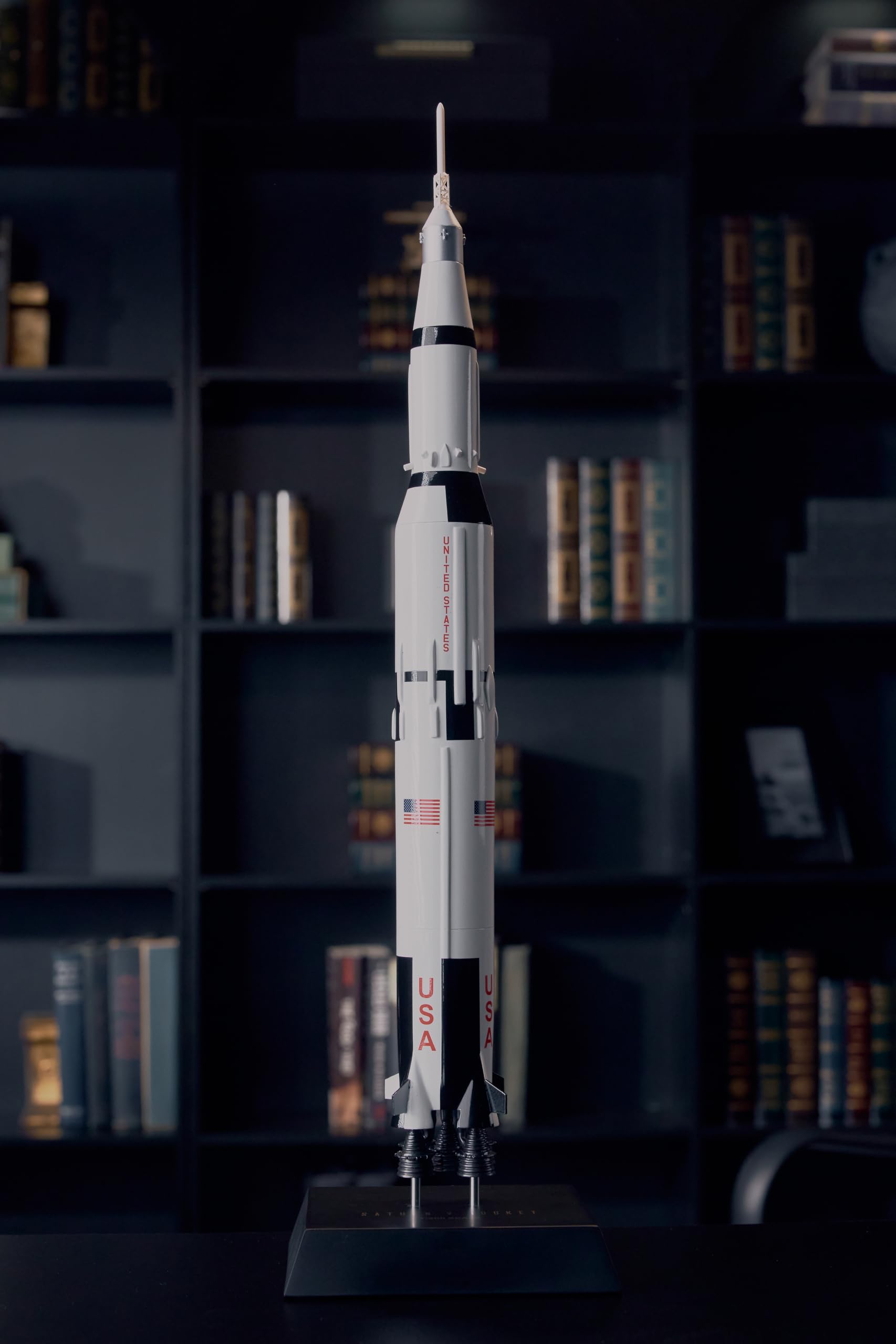 Amazon.co.jp: エグゼクティブシリーズ サターンV ロケット 1/200