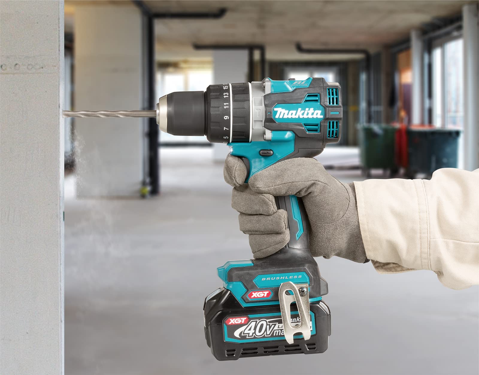 Makita Taladro percutor BL 40Vmax XGT 65Nm 2,5Ah 2 bat. MakPac marca