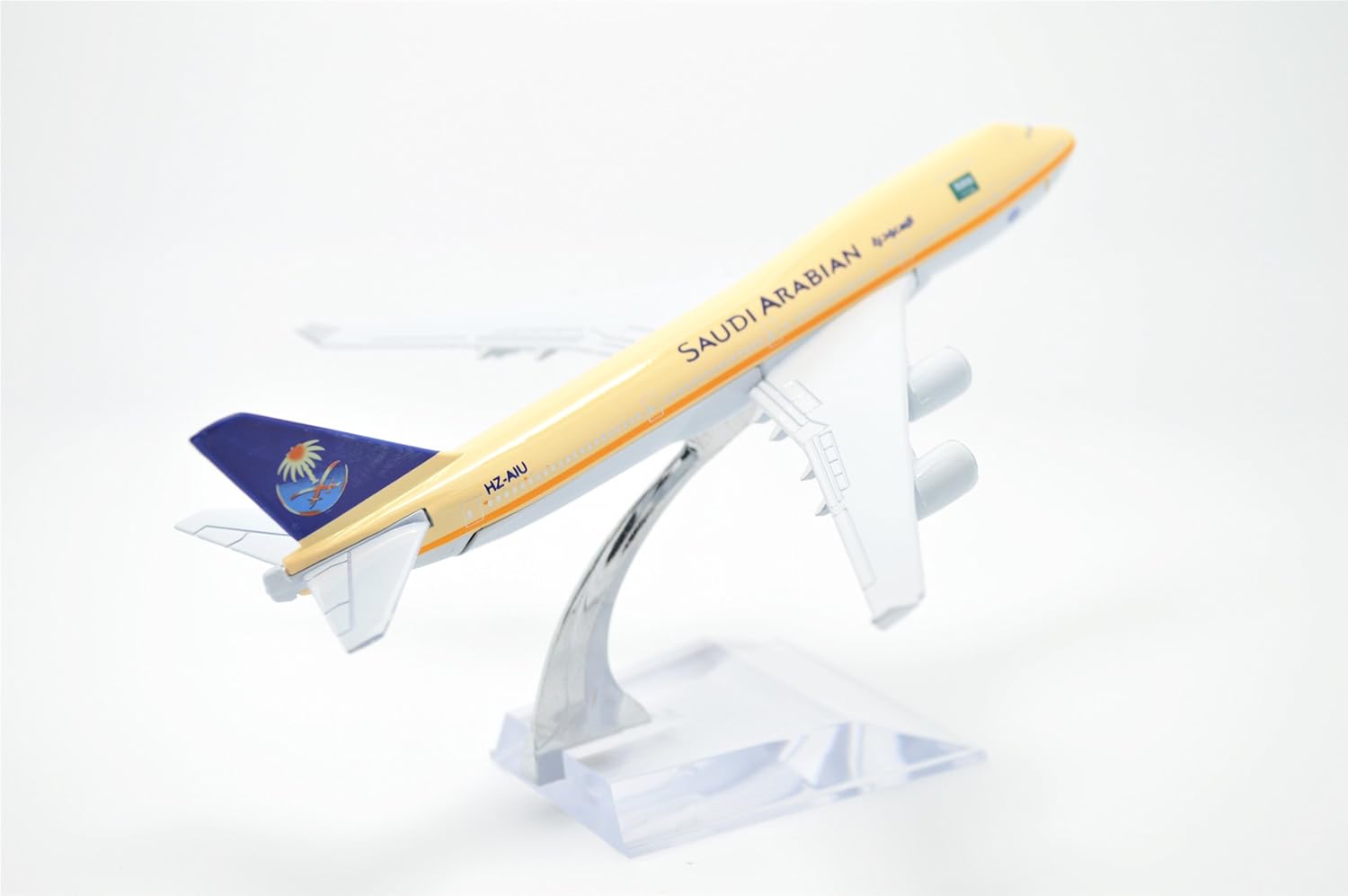 TANG DYNASTY(TM) 1:400 16cm B-747 Saudi Arabian Airlines Metal Airplane Model Plane Toy Plane Model