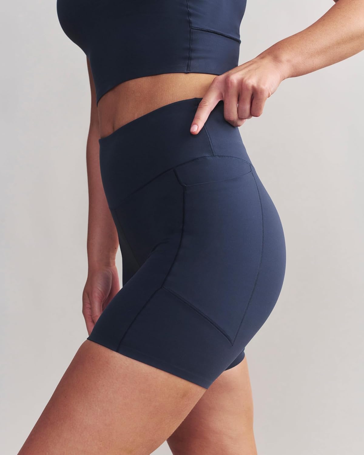 Rhone Women's Revive 6" Short - Image 4