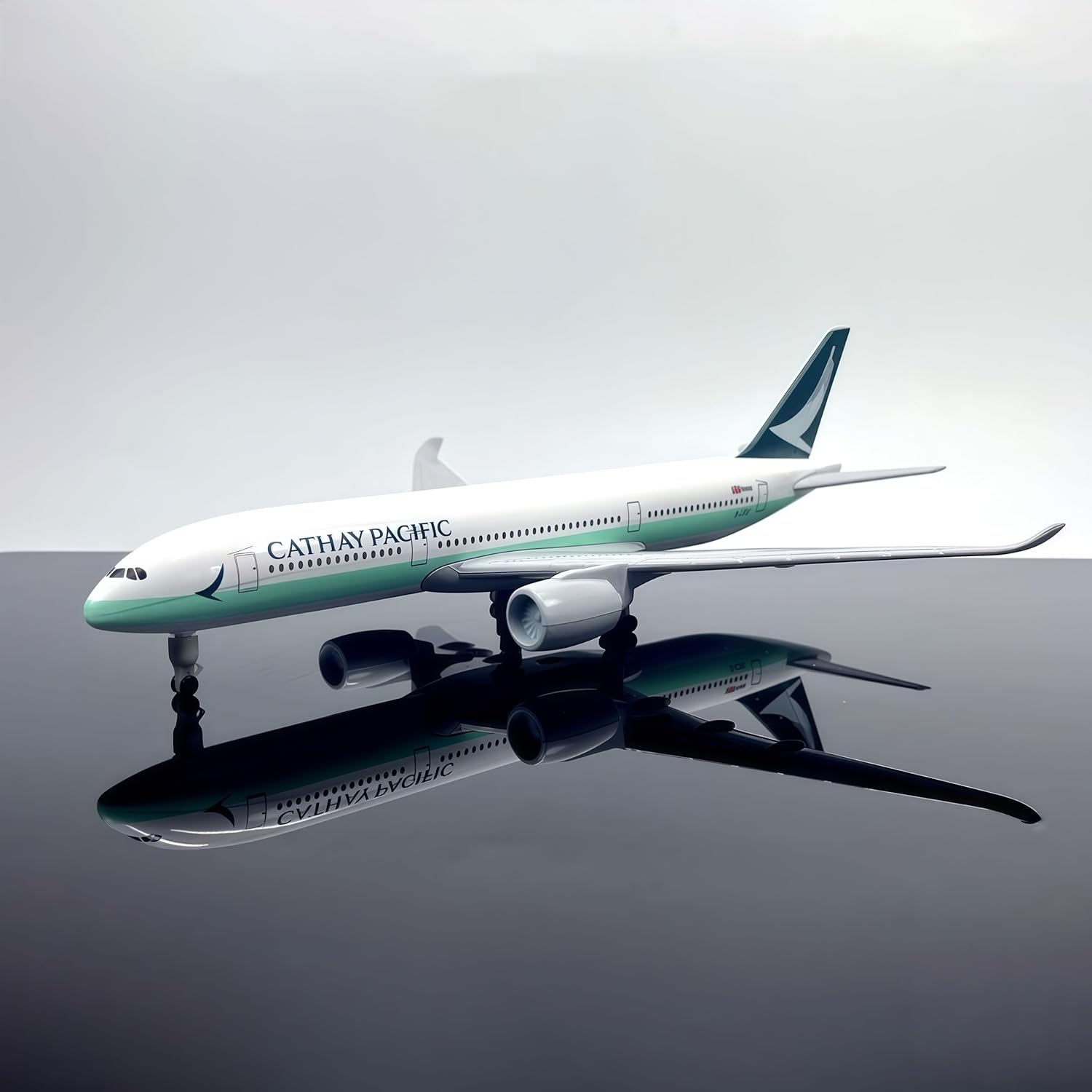 Diecast Alloy Cathay Pacific A350 Model 1/300 Scale 20cm Detailed Aircraft for Desktop Display and Collection