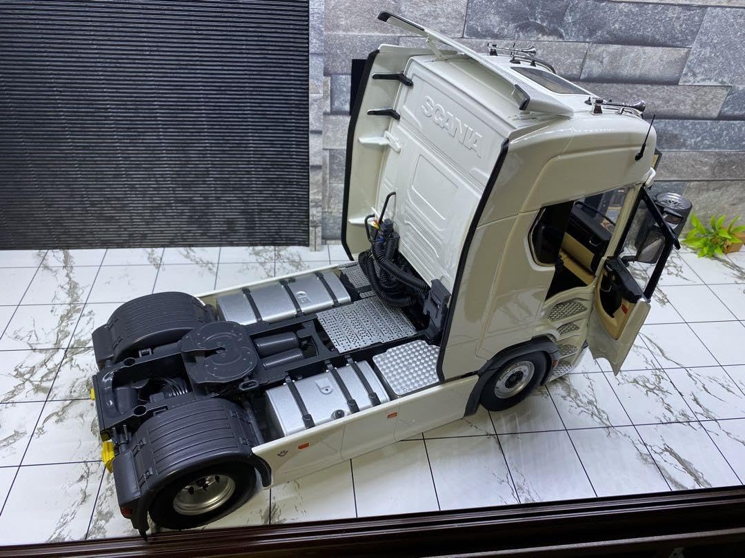 1/18 スカニア　トレーラーヘッド Amazon.co.jp: NZG 1/18 Scania V8 730S 4x2 Tractor white with