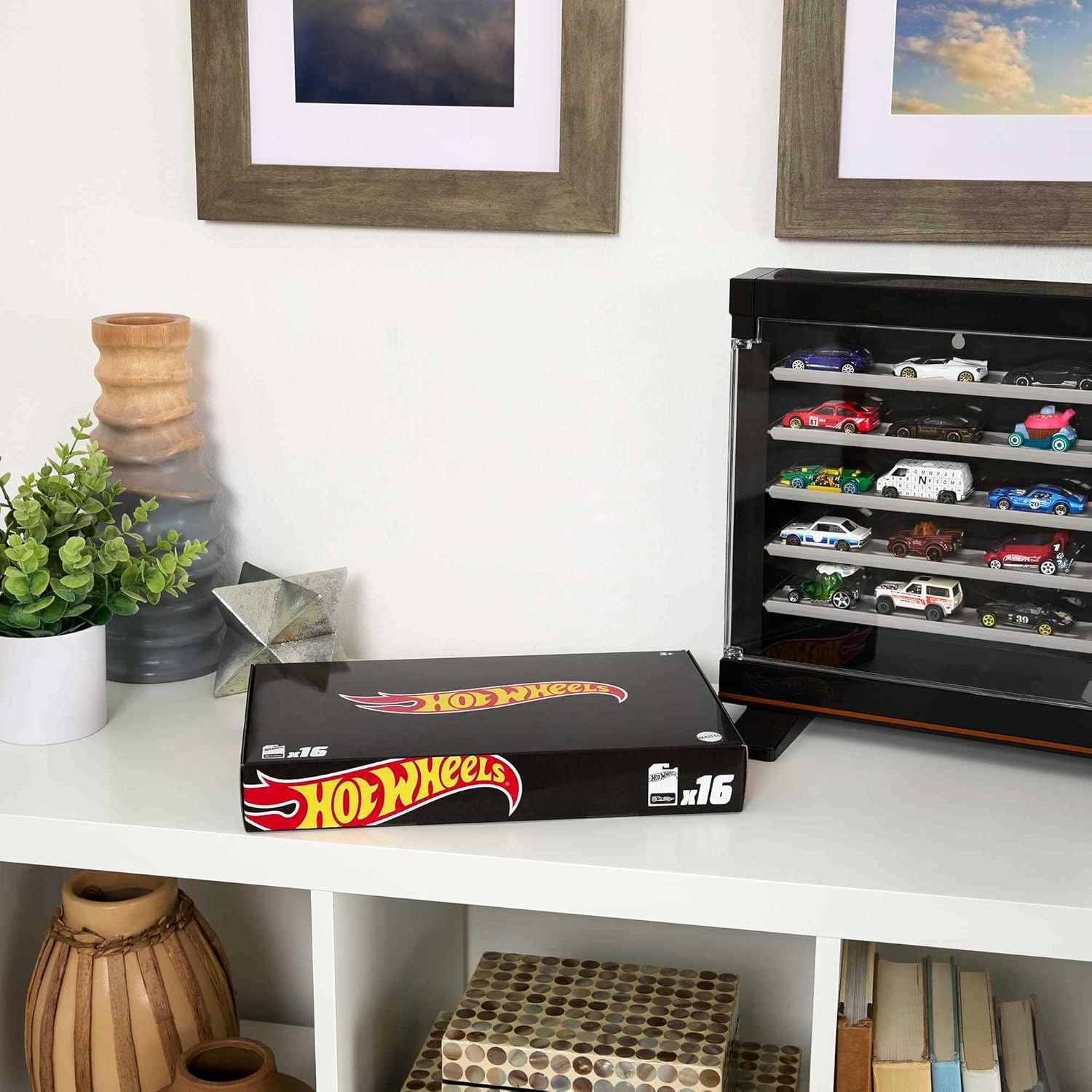 Hot Wheels Black Box 1:64 Scale Toy Car Set Mix C, Chance for Treasure Hunt or Super Treasure Hunt Car, 16 First-Appearance Die-Cast Vehicles, Styles May Vary