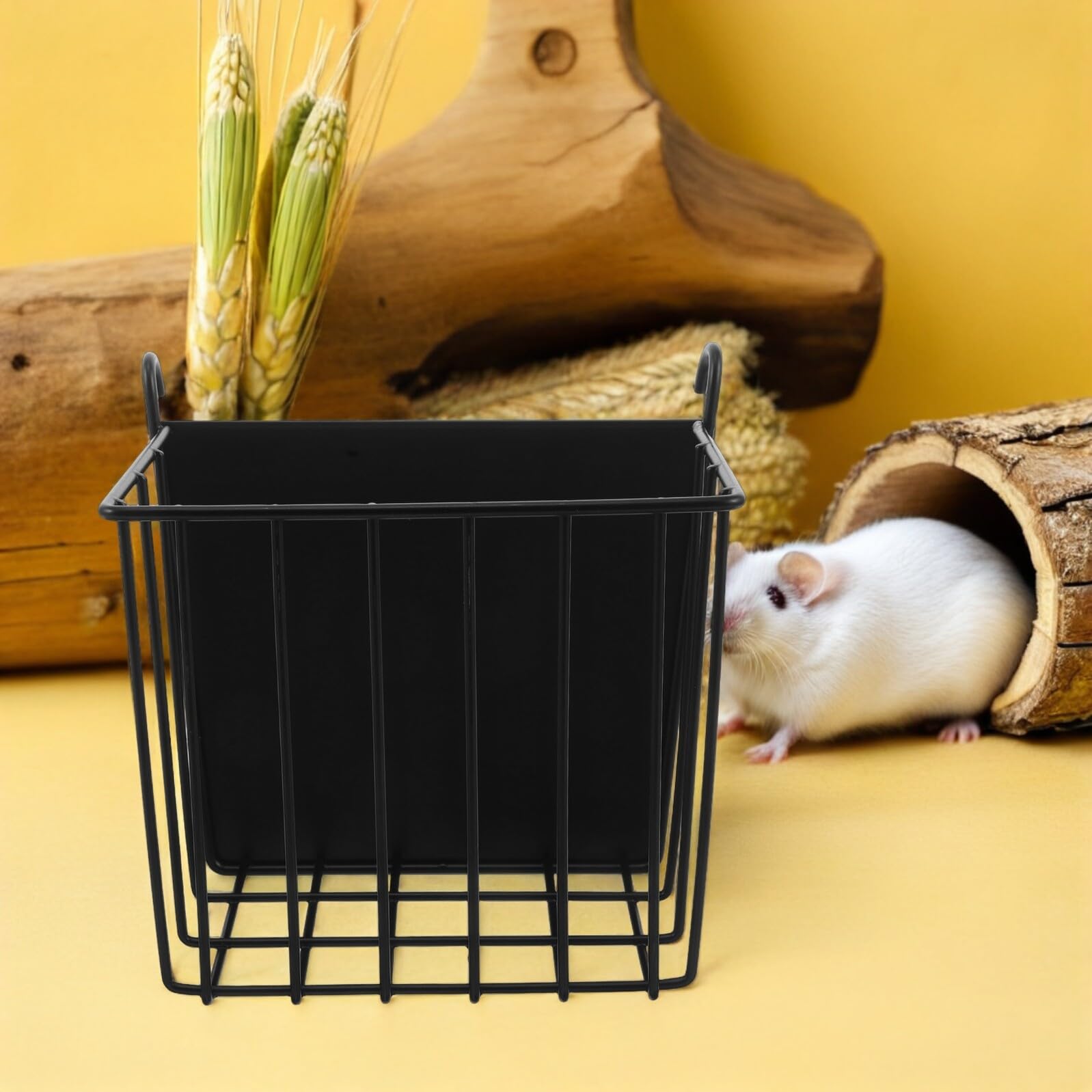 Râtelier à Foin pour Lapins et Cochons d'Inde en Acier Carbone Noir Support Suspendu Compact pour Cage Mangeoire Pratique et Solide pour Petits Animaux Distributeur de Foin