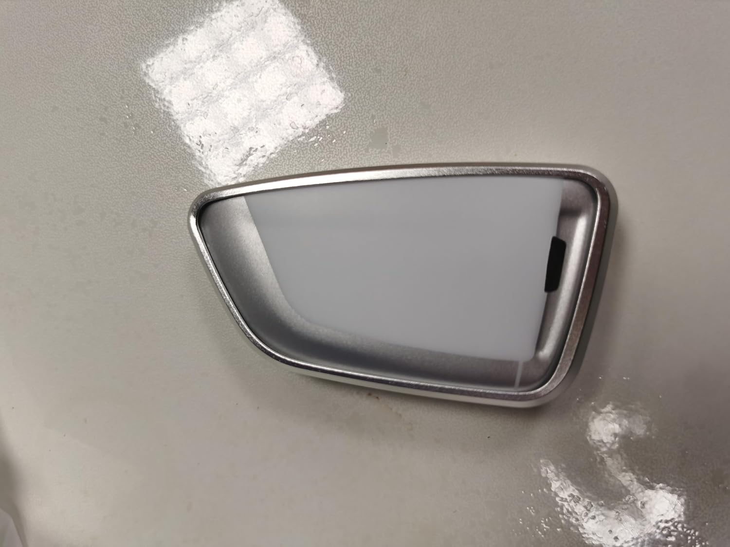 SANRILY Keyless Latest Frosted Texture White Key Fob Cover Fit for BMW 2 5 6 7 Series X1 X2 X3 X5 X6 GT Series Metal Key Case with Keychain A