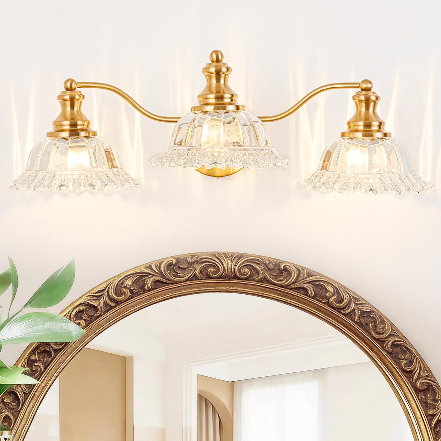 Gold Bathroom Light Fixtures Over Mirror, 3 Light Vintage Bathroom Vanity Light Fixture with Clear Flower Glass Shades, Retro Brass Vanity Lights for Bathroom, Bathroom Vanity Lights Over Mirror