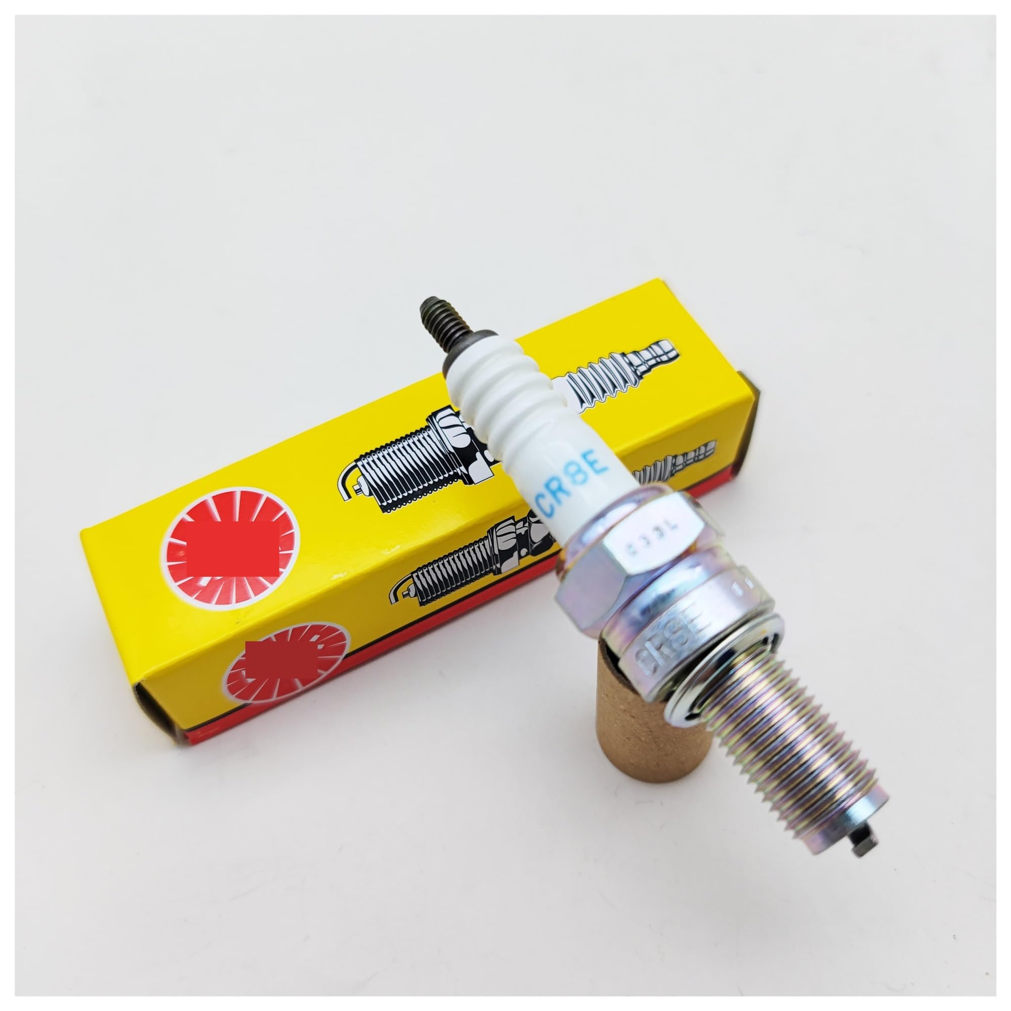 Bougie CR8E moto pour optimiser la combustion et le ralenti