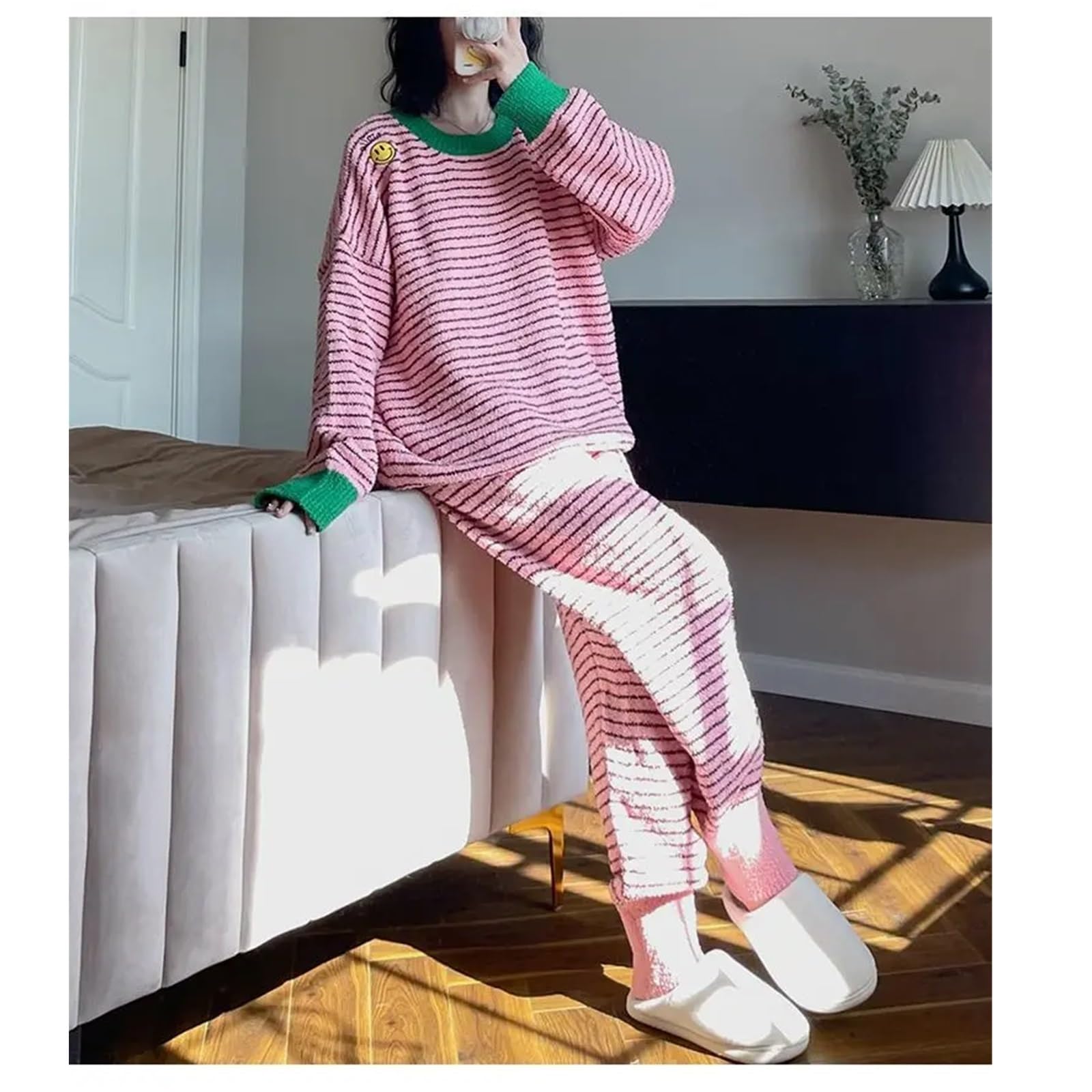 Autumn & Winter Women’s Plush Pajama Set – Cute Printed Round Neck Long Sleeve 2-Piece Outfit, Ankle-Length Pants(L (50-60kg))