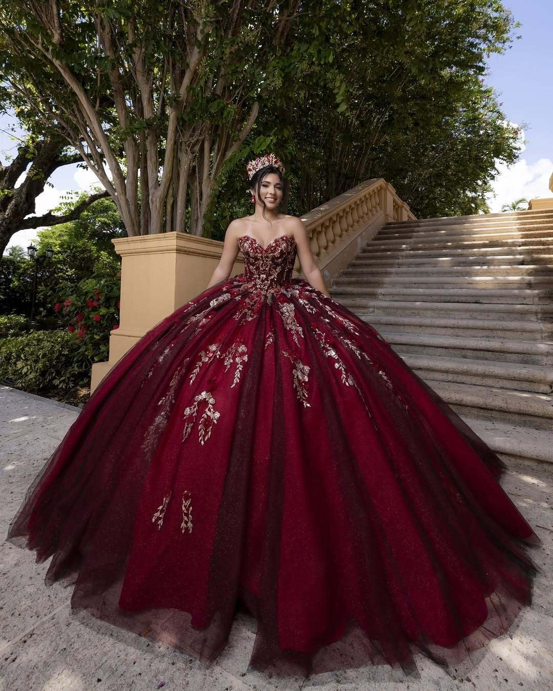 Gorgeous Gold Applique Quinceanera Dresses with Sleeves Strapless Quince Dress with Bow 3D Flower Tulle Sweet 16 Dress