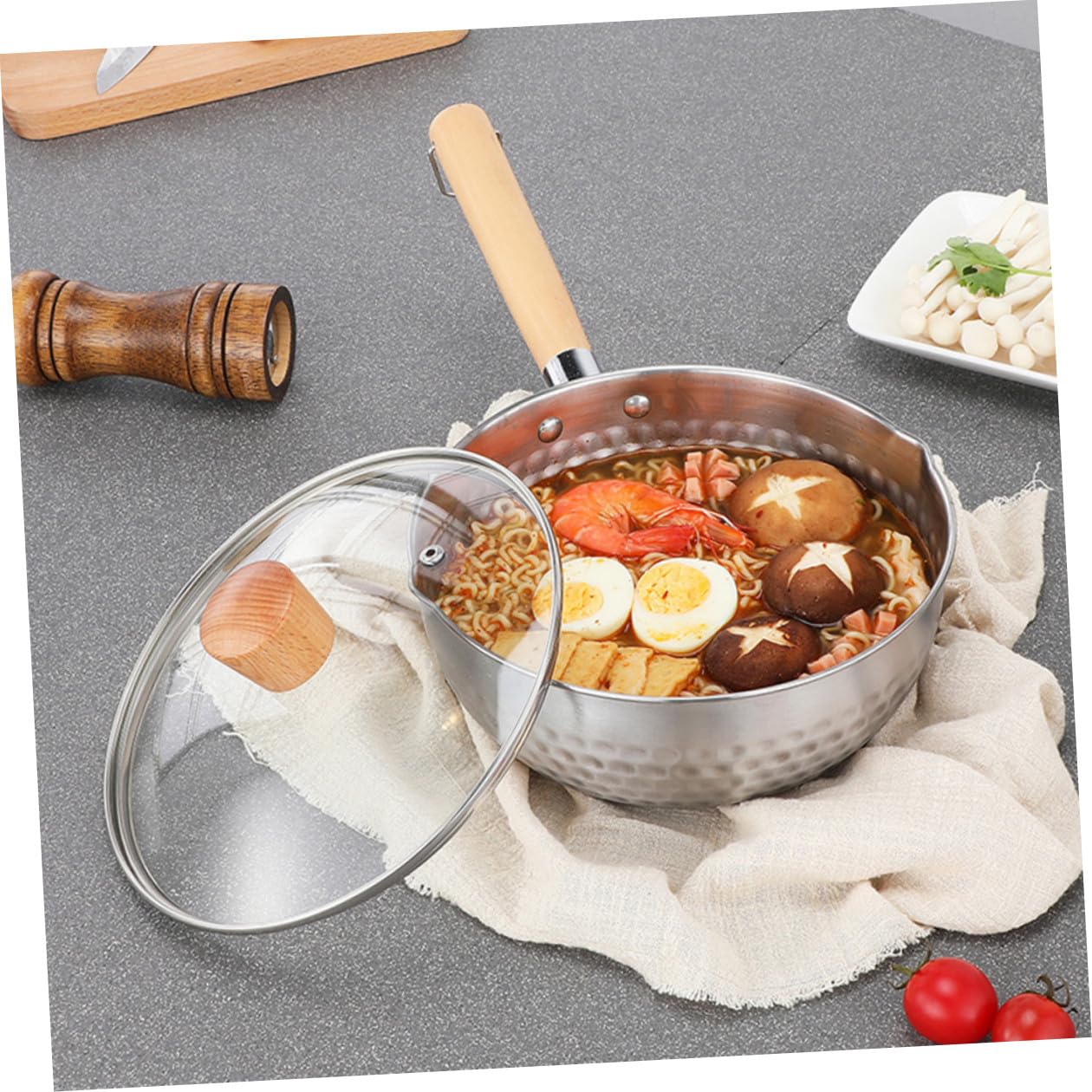 Edelstahl Kochtopf mit Deckel, Silber, für Nudeln und Suppe | Instant Nudeln und Babybrei, Hitzebeständiger Griff, Doppelter Ausguss, Vielseitig