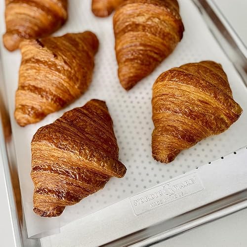 Miniatura 2 de Nordic Ware Naturals - Bandeja perforada de media hoja para hornear o asar, aluminio natural sin recubrimiento con borde de acero reforzado que