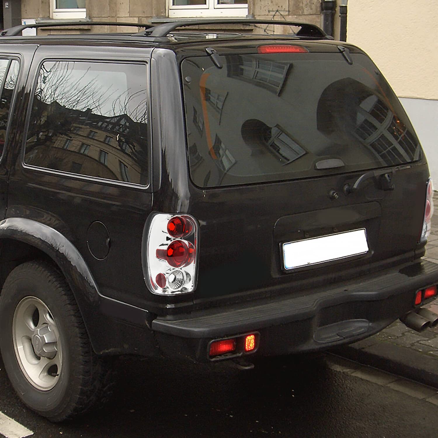 Spec-D Tuning Chrome Housing Tail Lights Compatible with 1998-2001 Ford Explorer, Mercury Mountaineer, Left + Right Pair Assembly