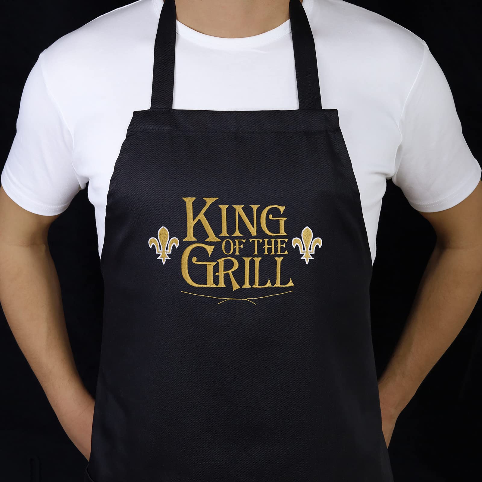 EXPRESS-STICKEREI Fartuch do grillowania z napisem "KING OF THE GRILL" – fartuch męski z możliwością regulacji fartucha kucharskiego z kieszenią, fartuch kuchenny dla mężczyzn – prezent na Dzień Ojca / dziadka, czarny, jeden rozmiar
