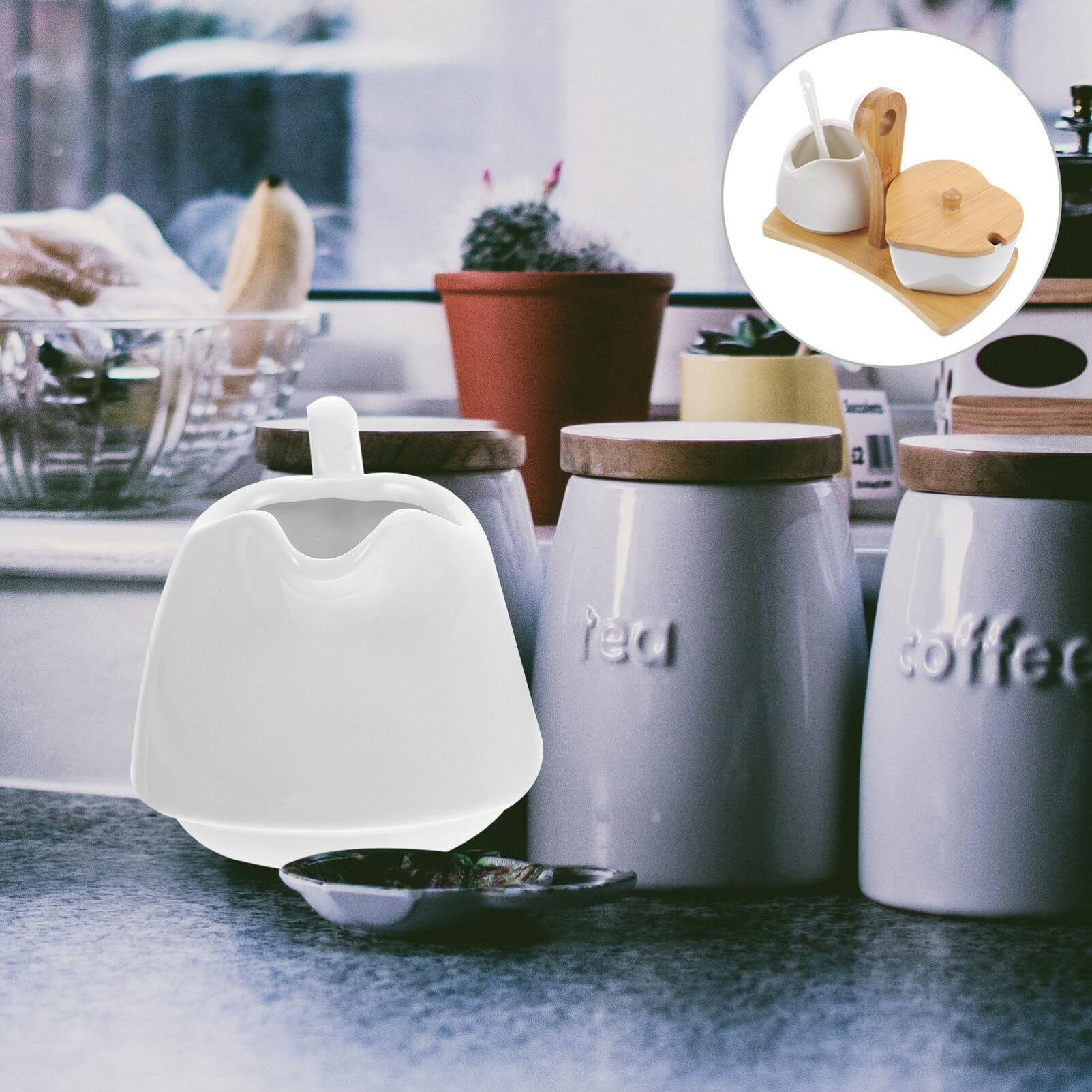 Set Contenitori per Zucchero e Latte in Porcellana Bianca con Cucchiaino | Vassoio in Bamboo Incluso, Design Semplice Creativo, Adatto per Casa e Inaugurazione