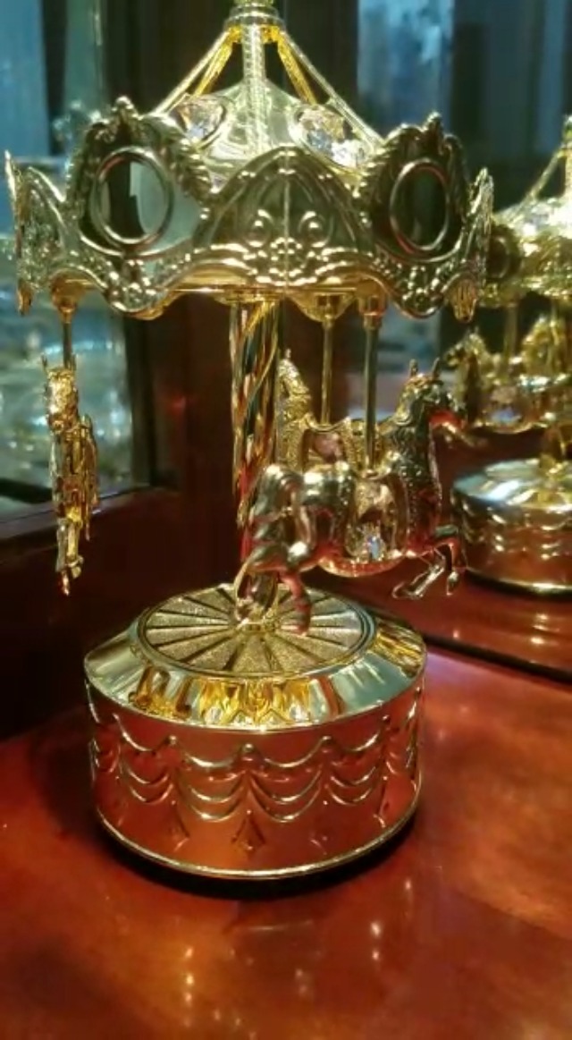 Amazon.com: Matashi Tabletop Crystal Studded Music Box