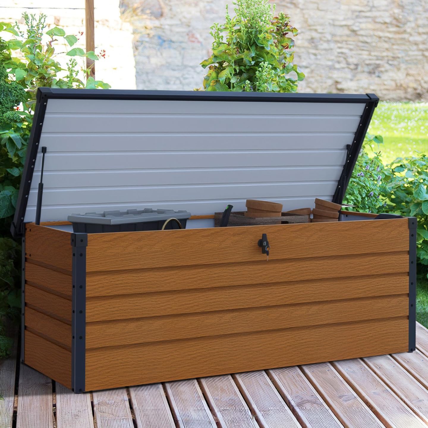 IDMarket - Coffre de rangement métal verrouillable effet bois et gris pour jardin 600L 165x70x63 cm
