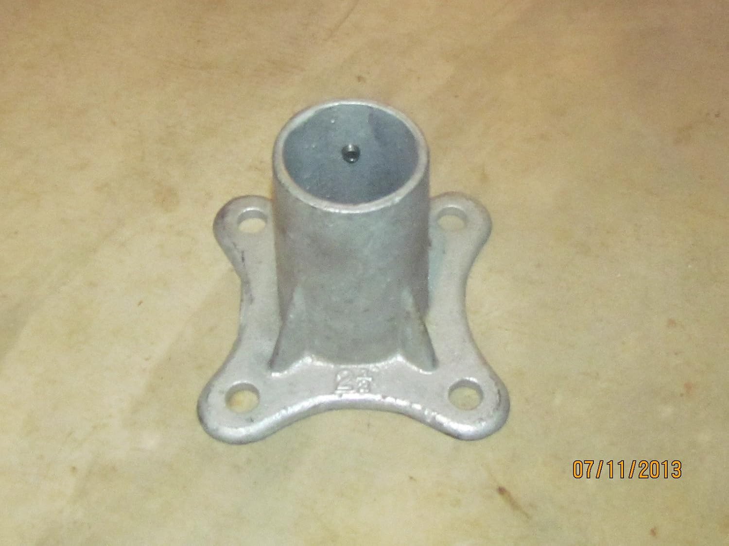 CHAIN LINK POST SURFACE CONCRETE MOUNT for 2-1/2 POSTFLOOR FLANGE - MALLEABLE