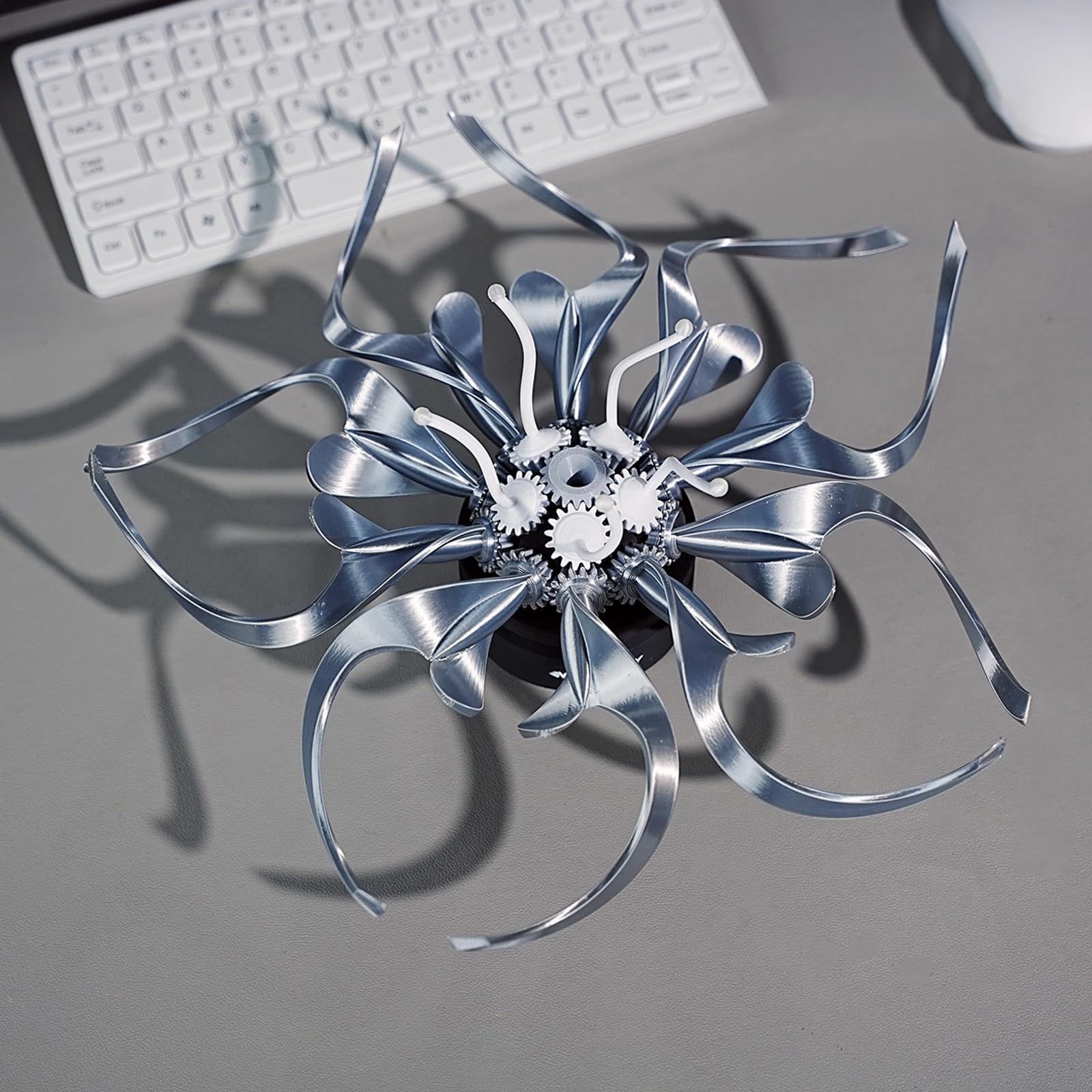 Interaktive RGB-Beleuchtung, mechanische Blumendekoration mit Fernbedienung für Büro und Spielzimmer