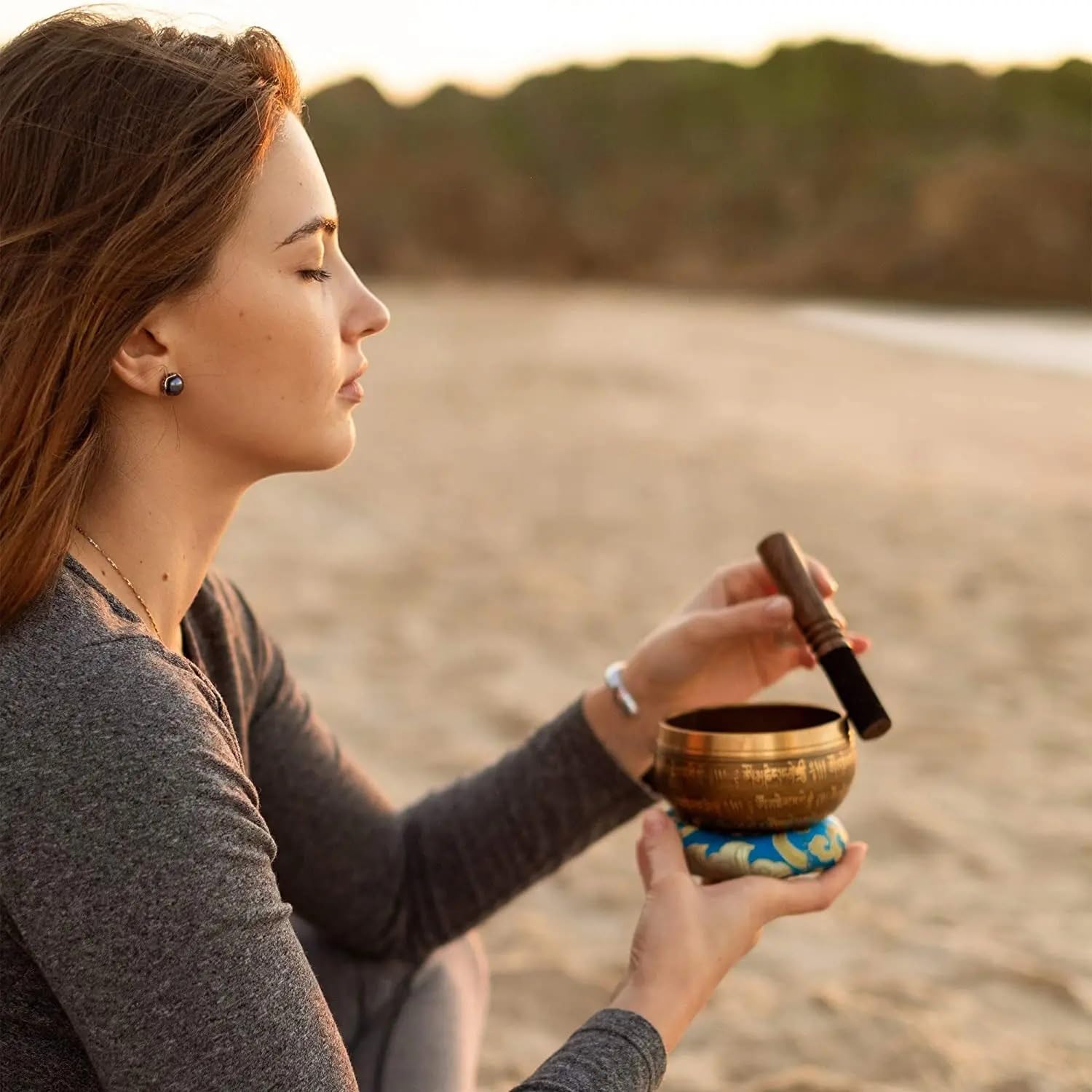Ręcznie wykonane misy dźwiękowe o średnicy 12 cm i skórzanym drążkiem. 4 misy dźwiękowe do medytacji Buddy Mindfulness