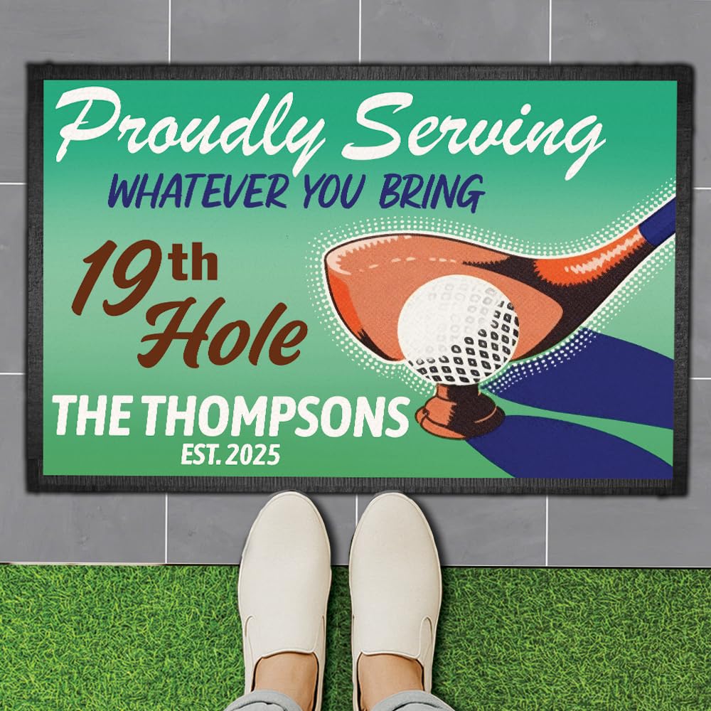 Personalized Golf Doormat – Retro 19th Hole Welcome Mat with Custom Family Name &amp; Year – Proudly Serving Whatever You Bring – Vintage Golf Clubhouse Decor – Non-Slip Outdoor Entry Rug for Golf Lovers