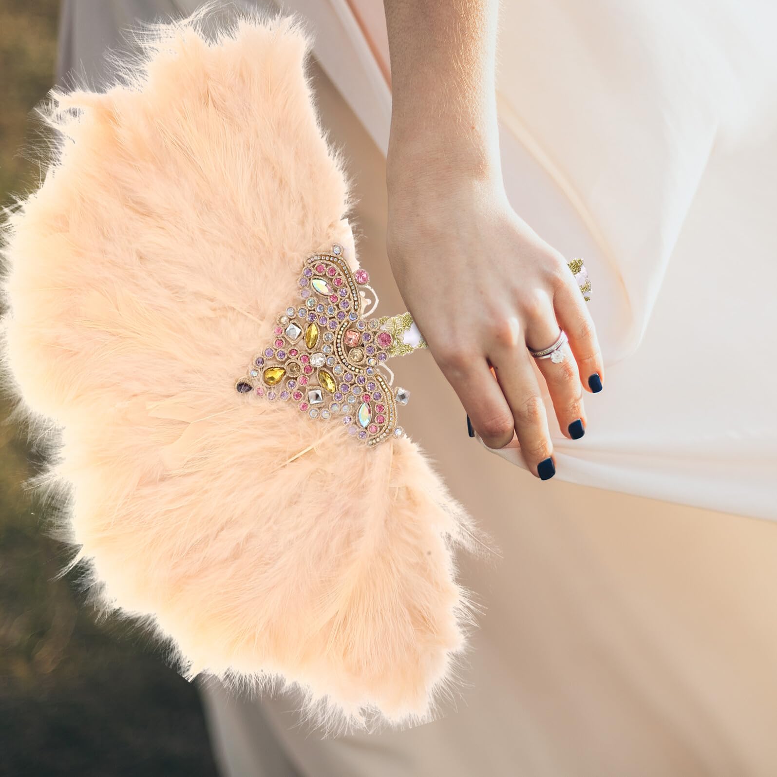 Ventaglio da Sposa Rotondo Beige Piume e Cristalli, Fatto a Mano, Accessorio Fotografico per Matrimoni e Feste