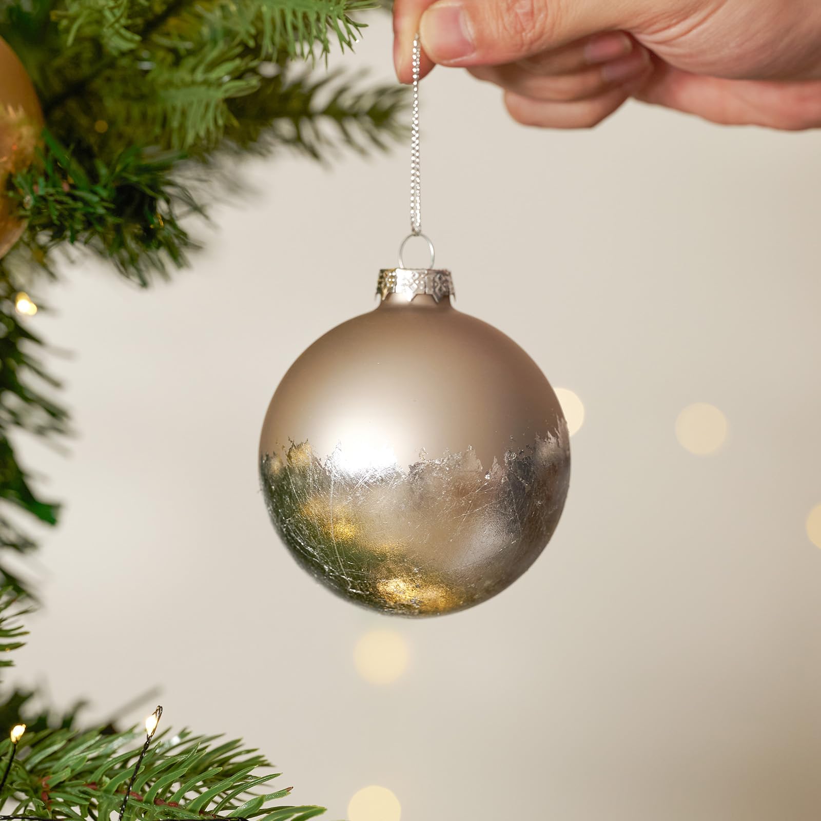DN DECONATION Lot de 9 Boules de Noël à Suspendre pour Sapin de Noël en Verre avec Finition en Aluminium argenté Mat pour décoration de Vacances et fête, Cadeaux de Mariage d'hiver