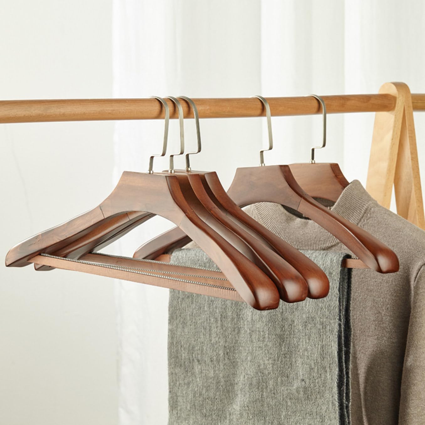 Amazon.co.jp: 木製ハンガー 10本セット 衣類ハンガー 洋服ハンガー