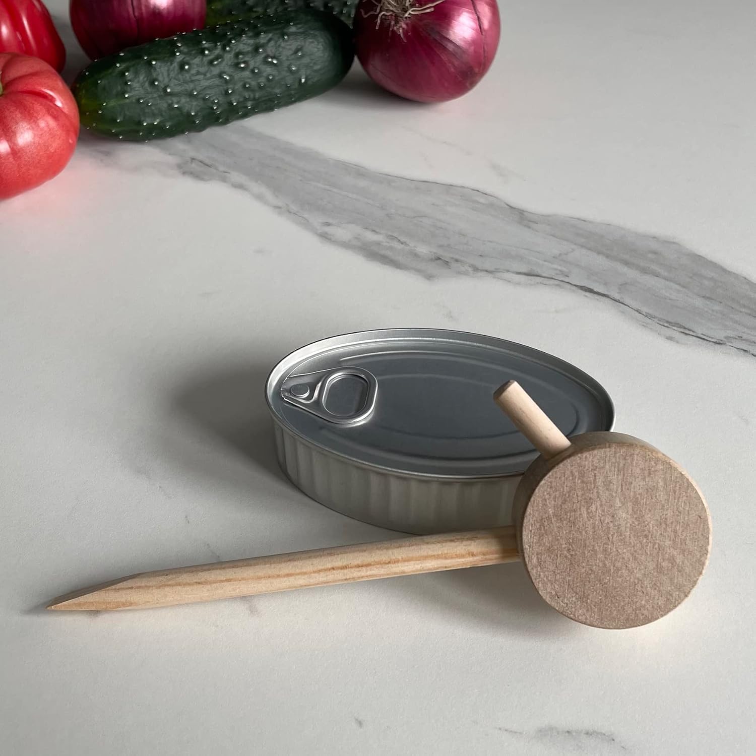 Abrelatas manual de madera, de la marca VARENA para abrir latas de anillas