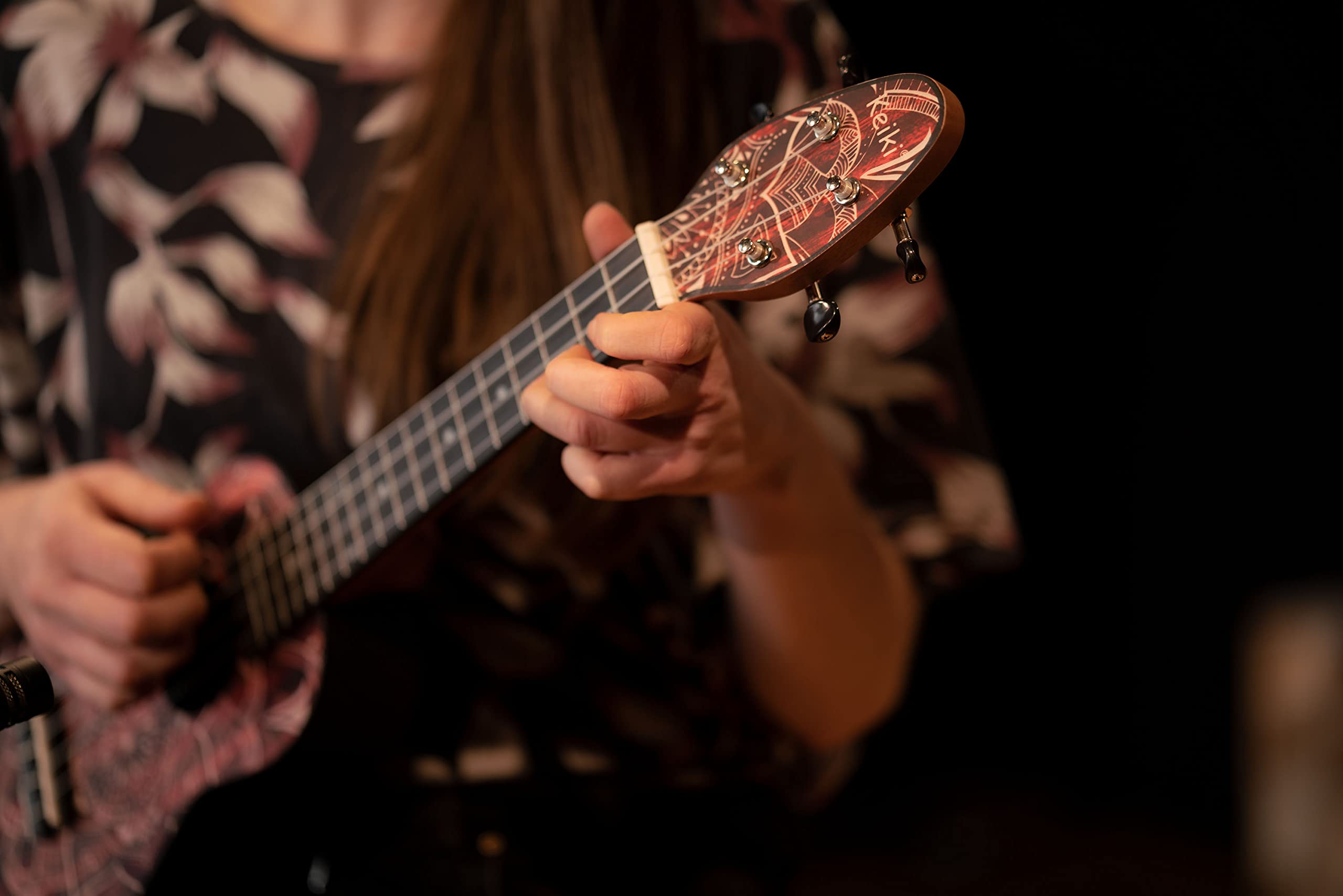 Ortega Guitars Ukulele Soprano Super Scale Acustico – Keiki K2 Series – Accessori Inclusi – Agathis / ABS, Red Kaleidoscope (K2SS-RKC)