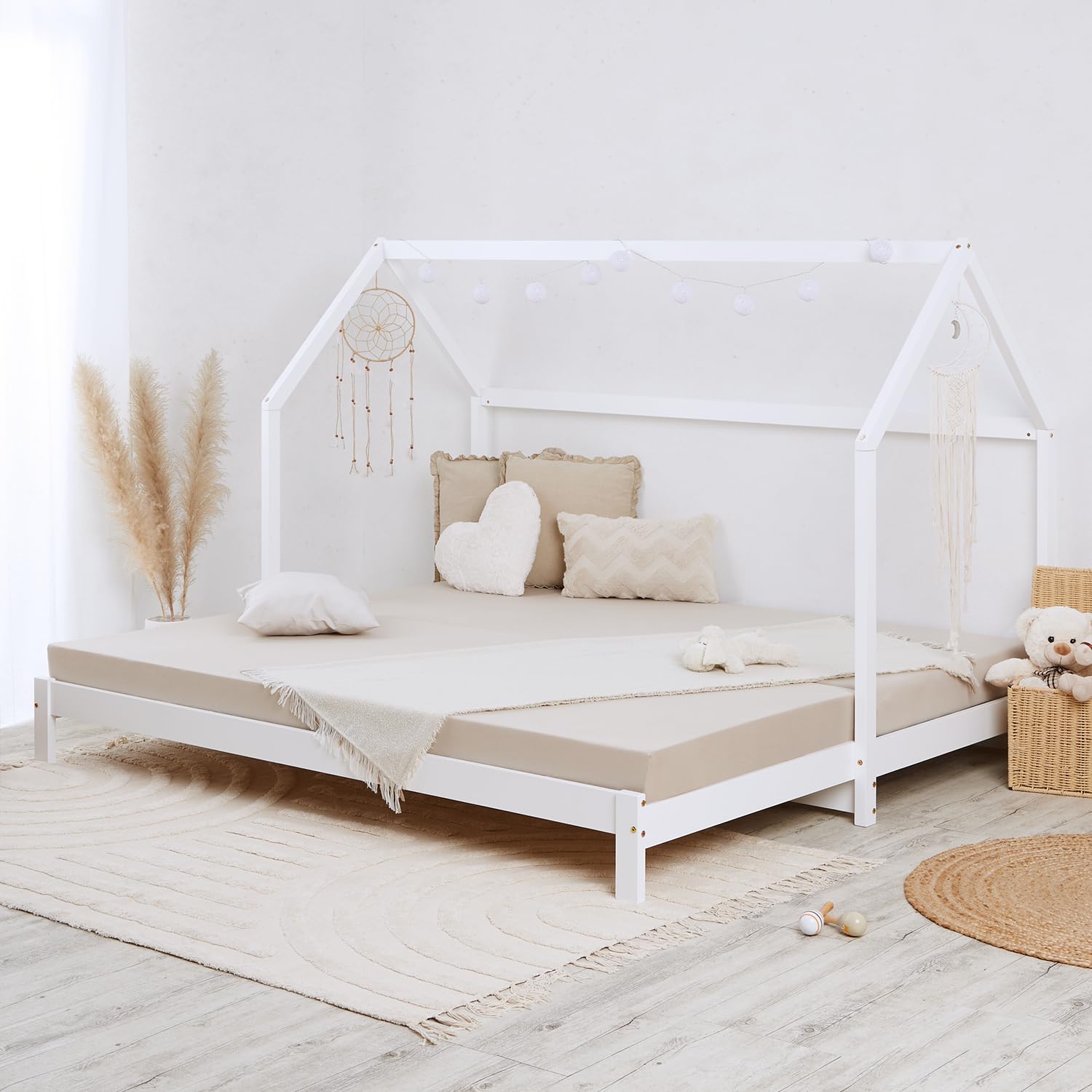 Homestyle4u Hausbett 90x200 Weiß - Montessori Bett Kinderbett Ausziehbar | Bodenbett aus Kiefer Massivholz mit Lattenrost, Gästebett für das Kinderzimmer, Kinder Bett mit Bettgestell in Weiß