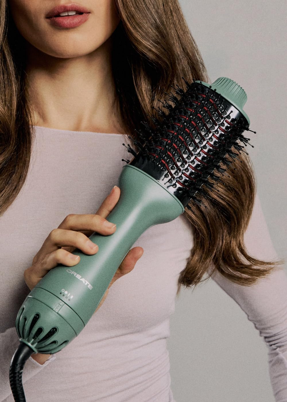 CREATE/CERAMIC LED VOLUME STYLER/Cepillo voluminizador verde sage/Función aire frío, doble tecnología LED, reduce el encrespamiento, 3 ajustes de temperatura, diseño ergonómico, 1050W