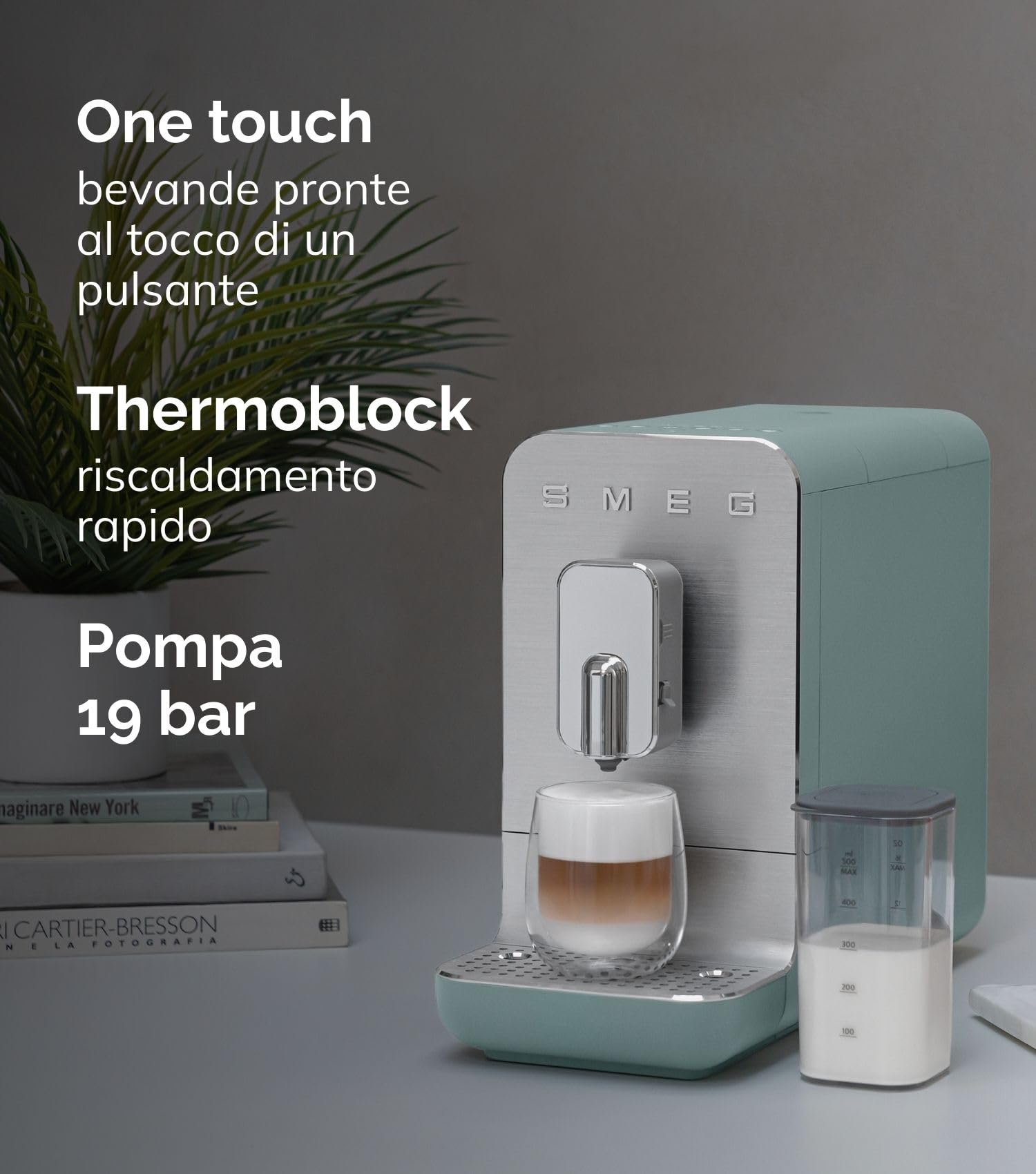 Smeg, Macchina da Caffè Espresso Automatica BCC13WHMEU, Sistema Latte, Macinacaffè Integrato, Sistema Thermoblock, 1,4 L, Cassetto Raccogligocce Rimovibile, Dimensioni Compatte, 1350W, Bianco