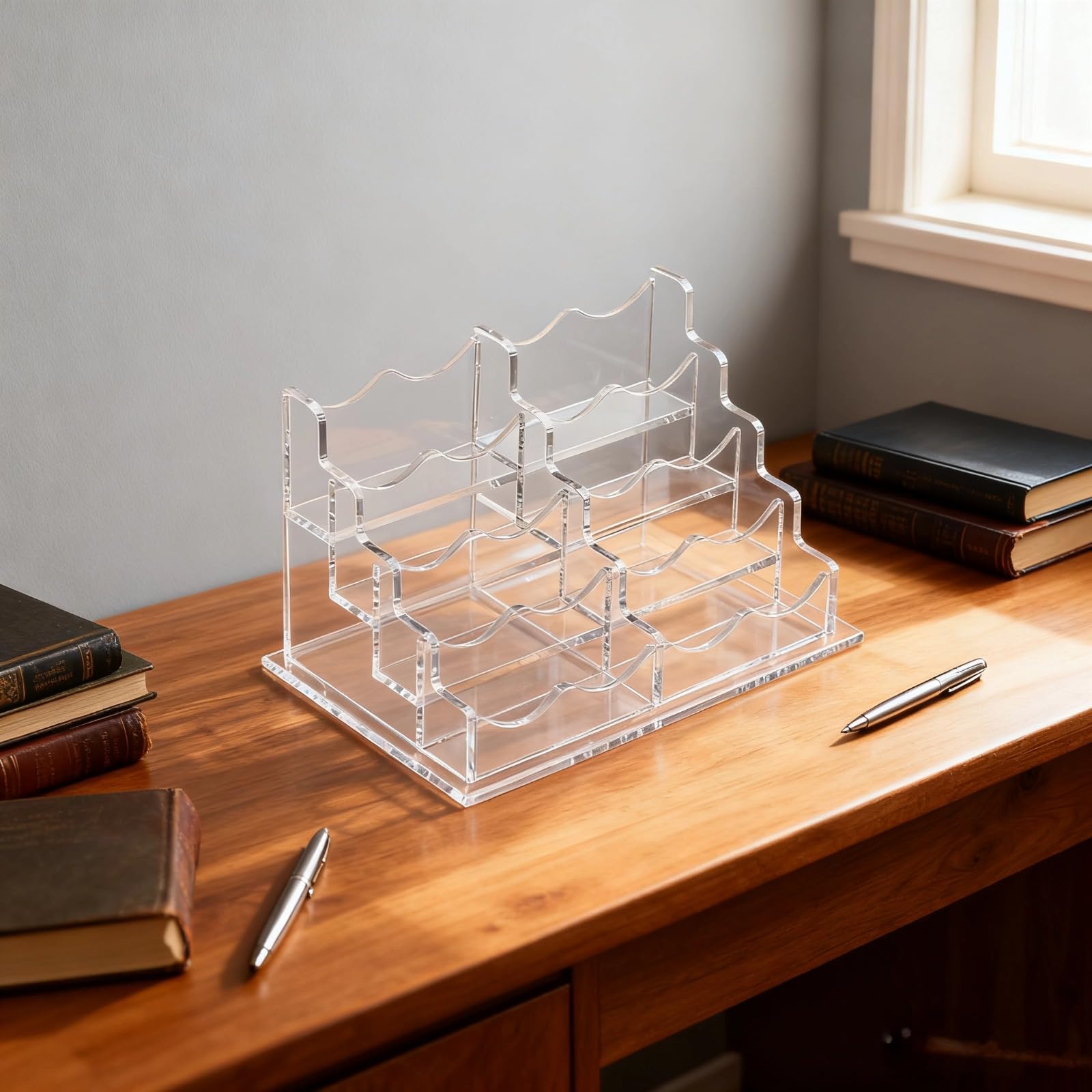 Akrylowe etui na wizytówki na biurko, 4-poziomowy 8-komorowy przezroczysty organizer na wizytówki, kątowy stojak ekspozycyjny z solidną podstawą i zaokrąglonymi krawędziami, 22 x 14 x 12,7 cm