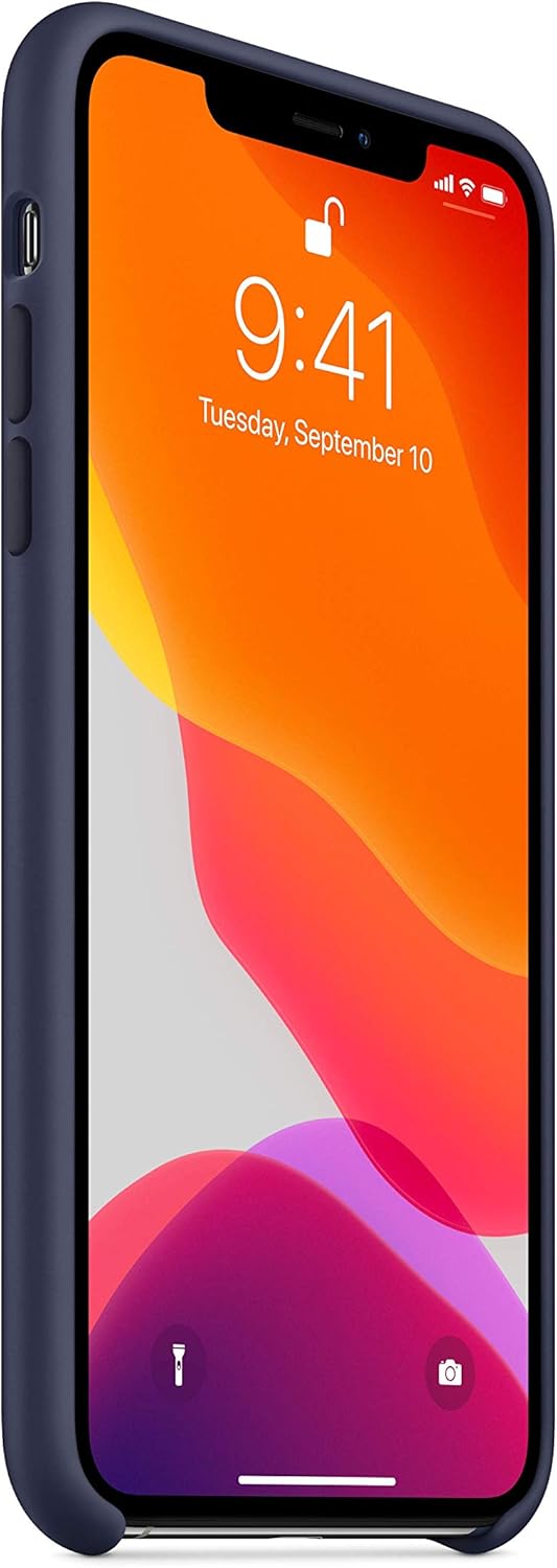 תקריב view of the Apple iPhone 11 Pro Max Silicone Case in Midnight Blue, highlighting the camera cutout and smooth texture.