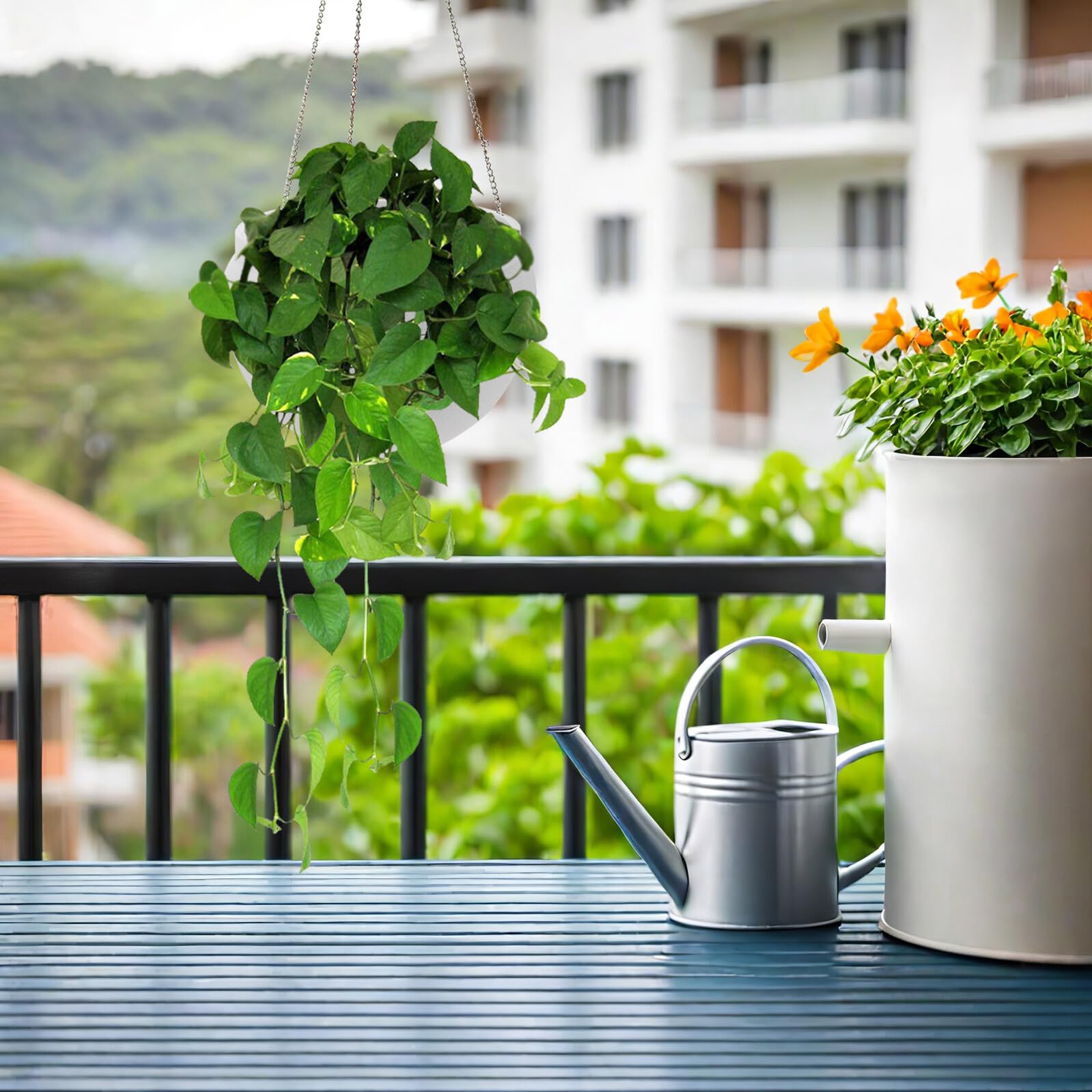 jojofuny Pot Suspendu à Arrosage Automatique en Plastique Blanc Grand Diamètre 24 CM Chaîne Incluse Jardinière Murale Auto-Irrigante pour Plantes Vertes Pots à Eau pour Plantes