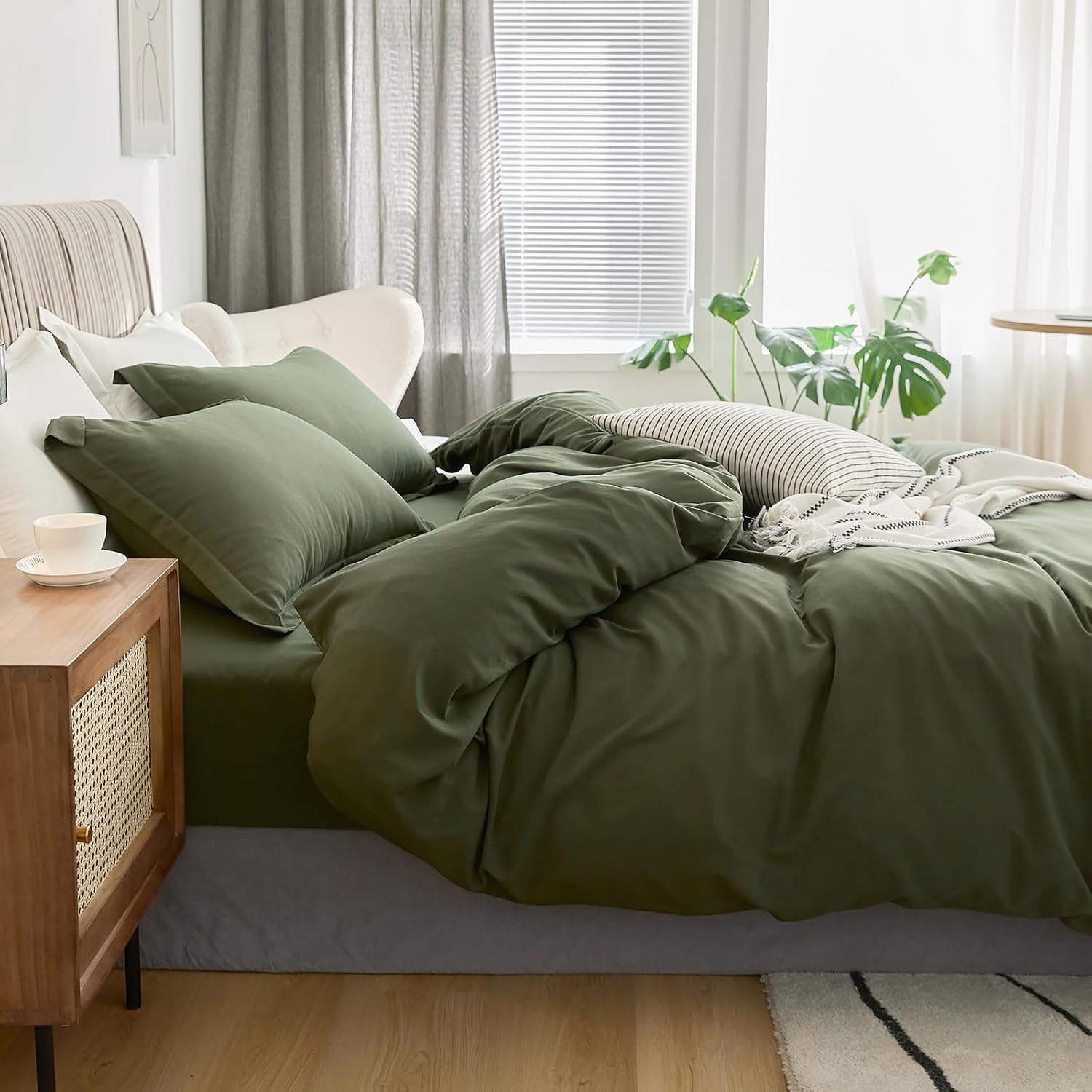 VClife Modern Microfiber Duvet Cover Sets Queen Size - 3 Pieces Bedding Sets Including 1 Duvet Cover (90''x 90'') and 2 Pillowcases (20''x 26'')- Ultra Soft Breathable & Lightweight, Army Green