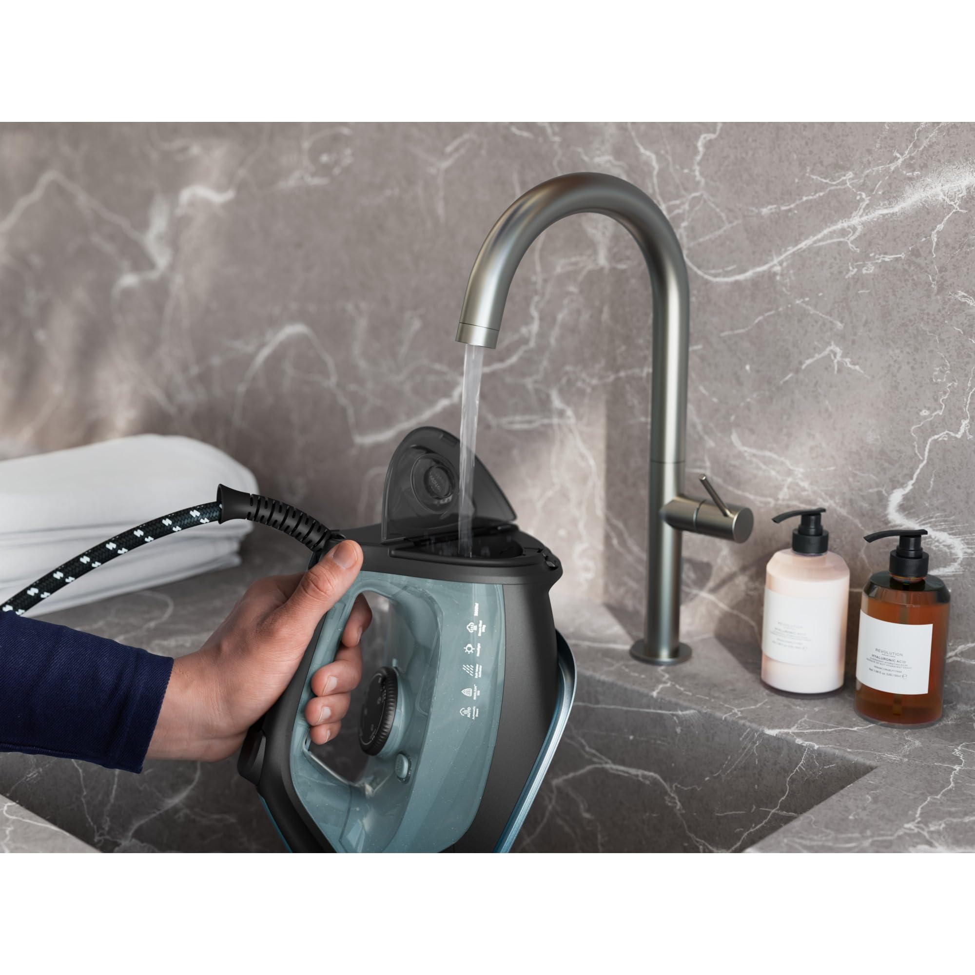 Electrolux Refine 700 Fer à Repasser E7SI2-6OG, Programme Personnalisé, Éclairage Avant, Semelle RESILIUM Ski 500 Anti-rayures, 2600W, Jet de Vapeur 230 g/min, Cordon Mouvement à 360°, Vert Océan