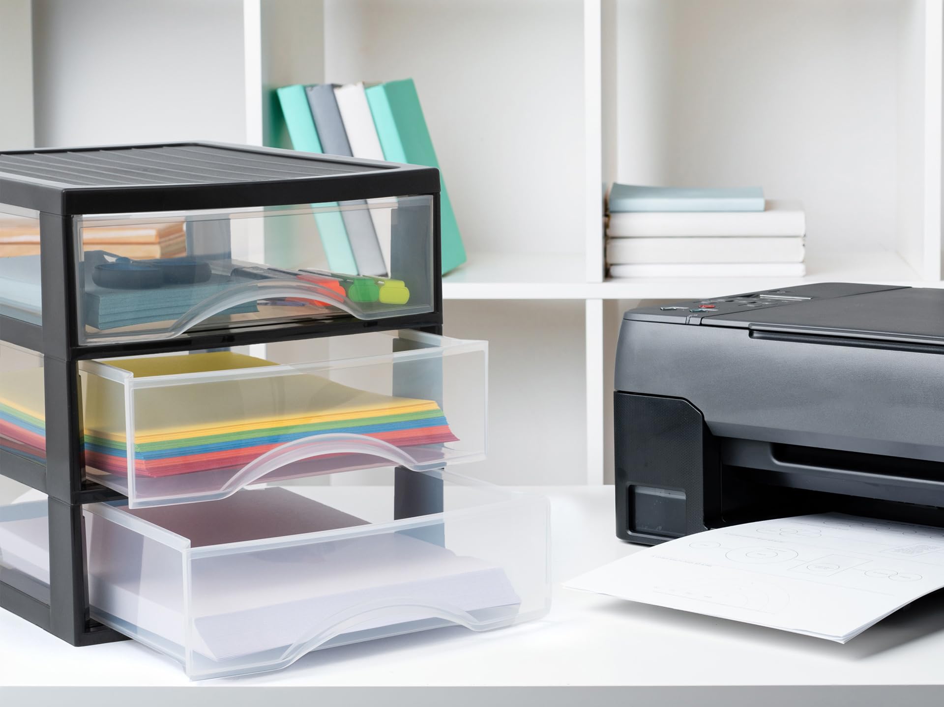 Hausfelder Schubladenbox A4, 3 Stück je 3 Schubladen, Schwarz Transparent | Set Schubladenboxen aus Kunststoff für Schreibtisch und Büro, stapelbar, DIN A4, inkl. Aufkleber
