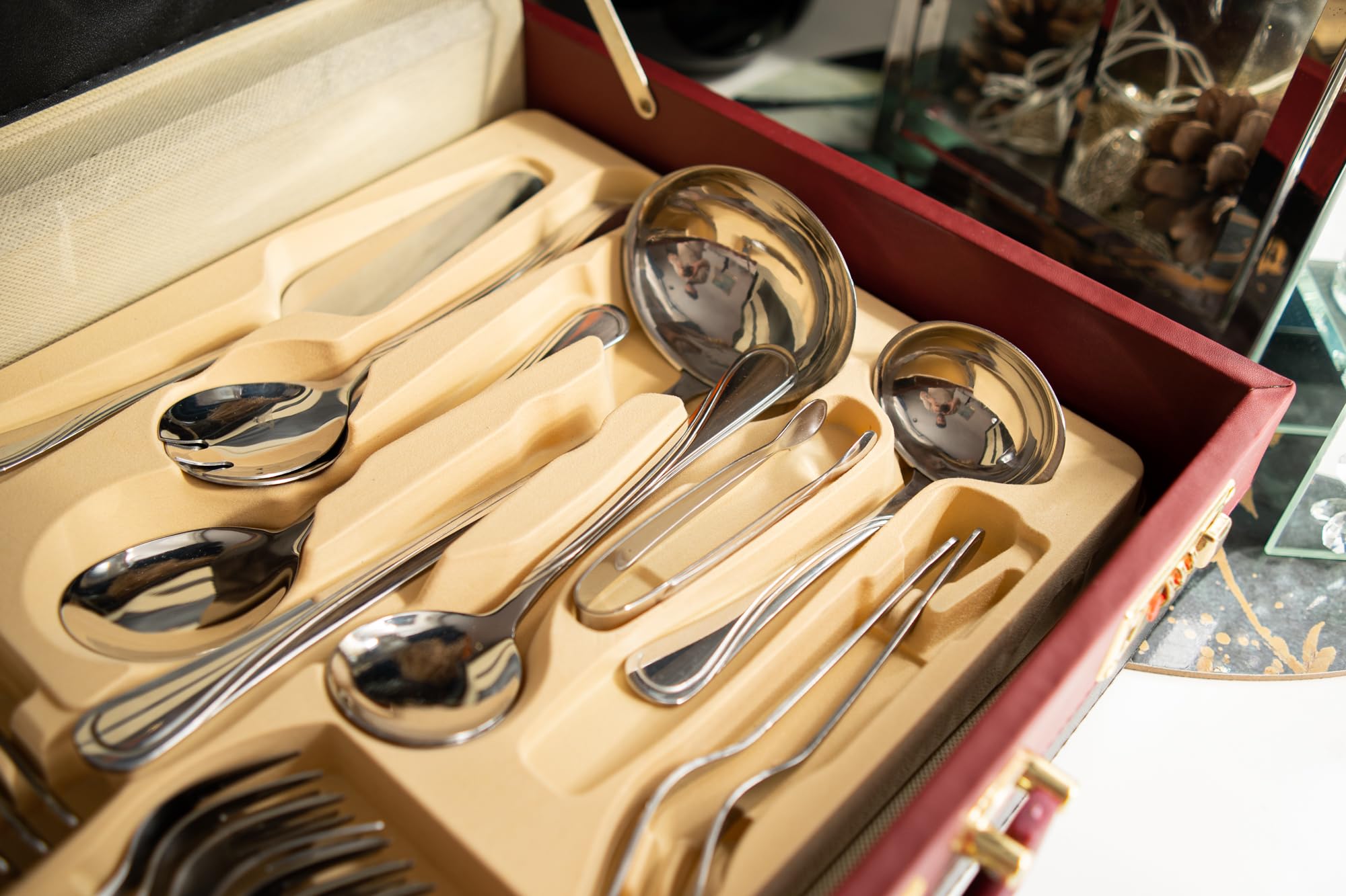 KARL HAUSMANN Set Posate 12 Persone, 72 Pezzi in Acciaio Inox 18/0 con Valigetta - Servizio Posate con Coltelli Forchette Cucchiai + Posate da Servizio, Lucido, Lavabili in Lavastovigli